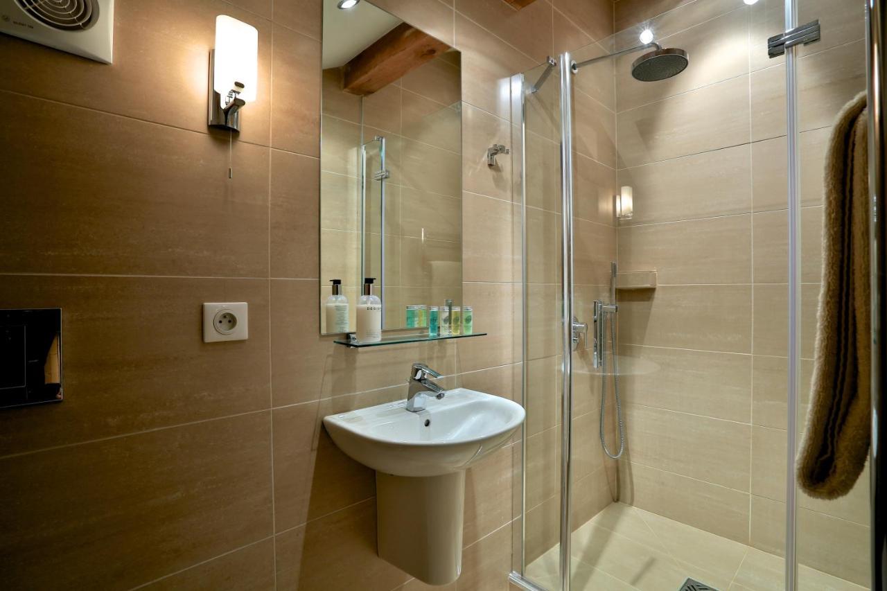Chalet Cristalliers - 5 Bedroom Luxury In With Log Fire And Hot Tub Chamonix