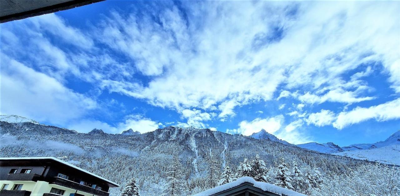 White Pearl Vue Mont Blanc *