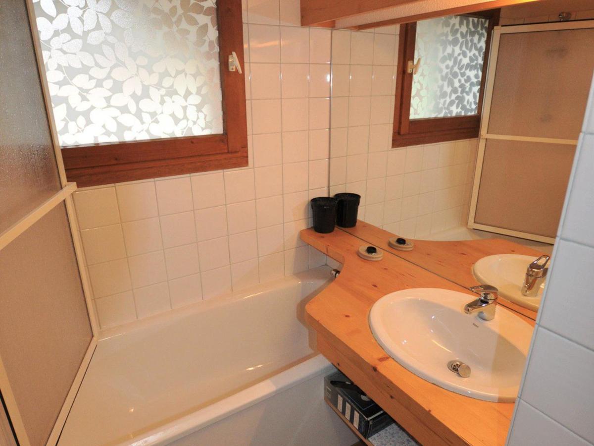 2 Pieces Renove Avec Balcon, Wifi Et Parking, Proche Centre Et Commerces - Fr-1-517-66 *