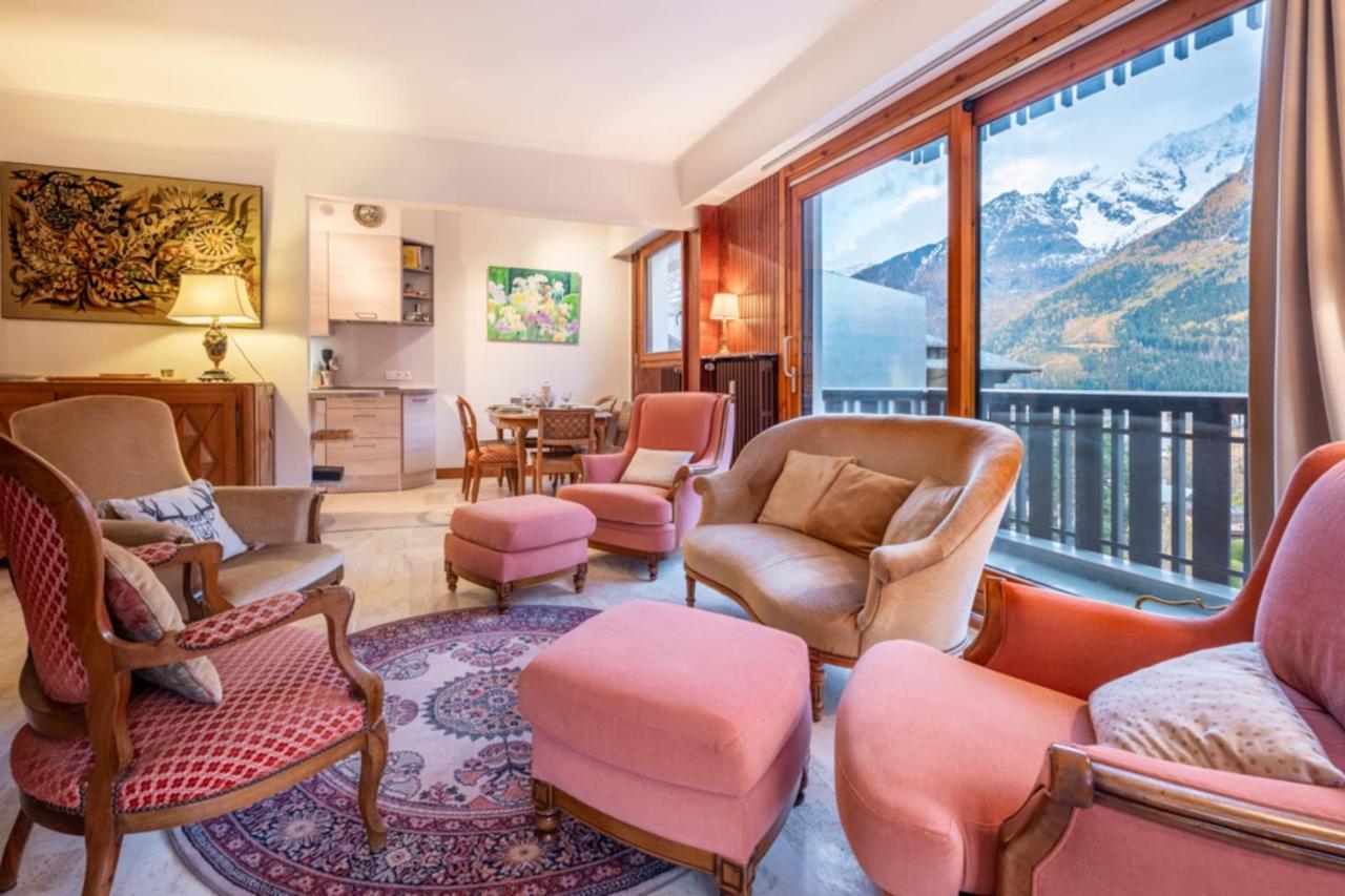 Apartment Spacious With Balcony In