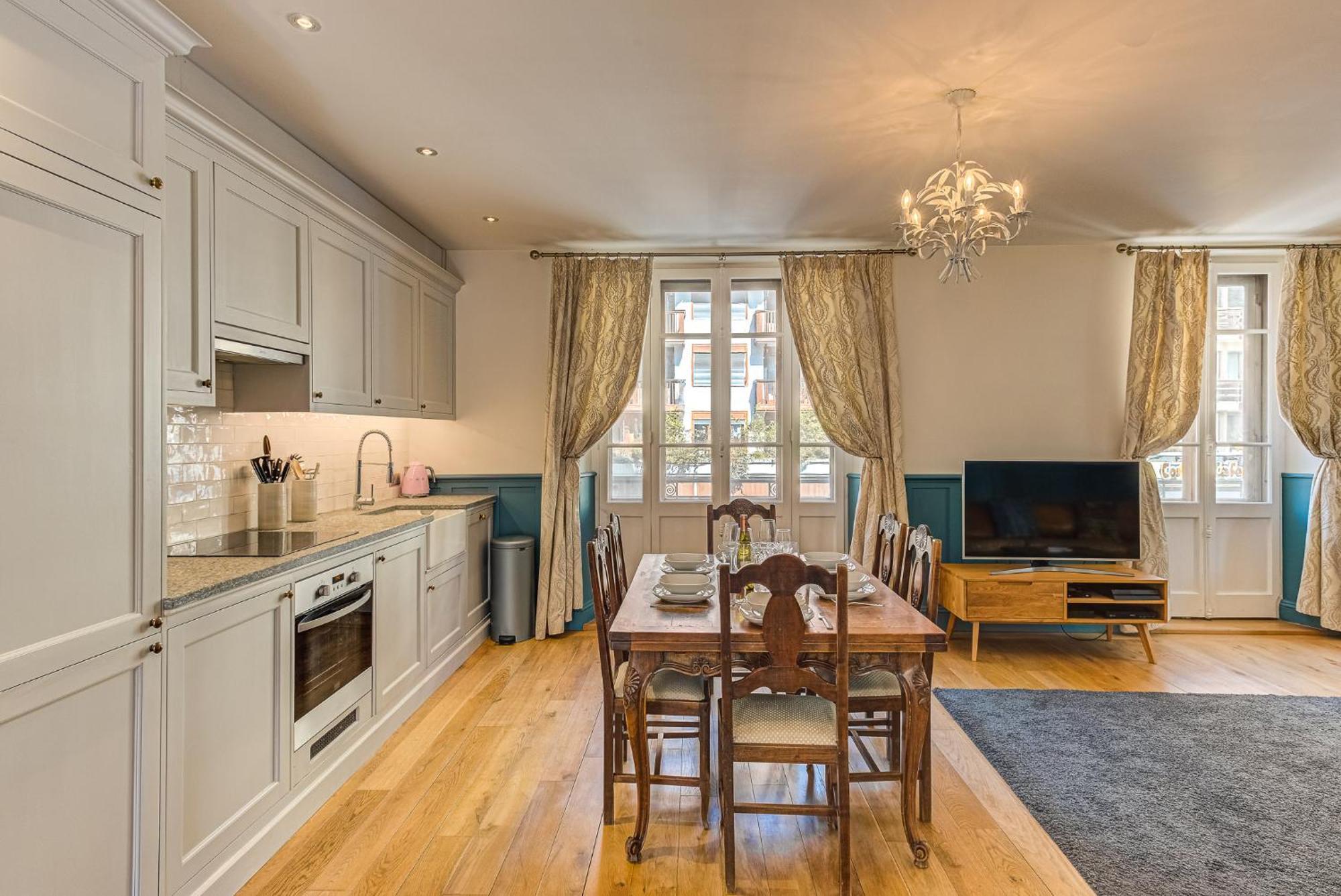Apartment Aiguille Du Midi - Alpes Travel - Sleeps 6 Chamonix