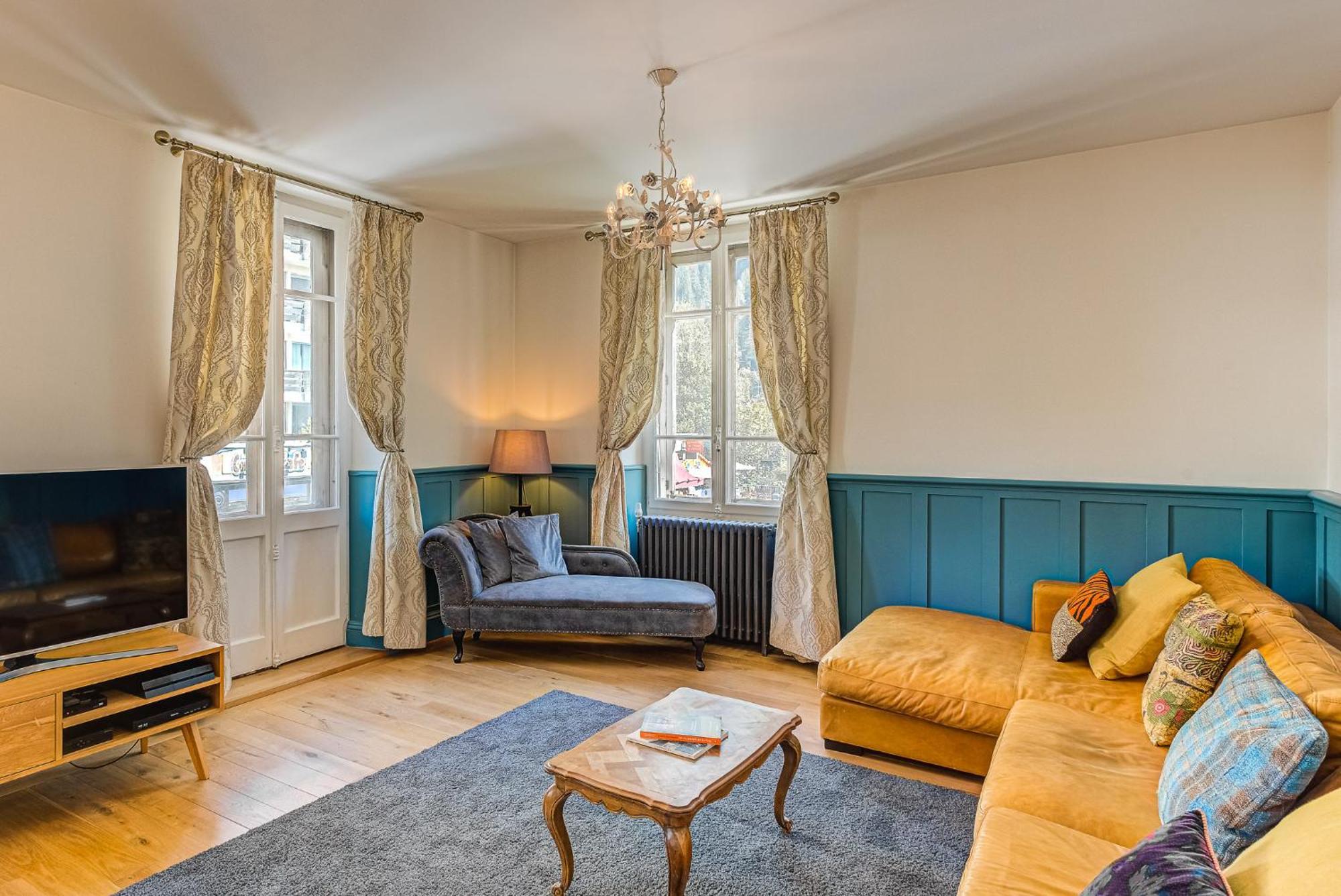 Aiguille Du Midi - Alpes Travel - Sleeps 6 Chamonix