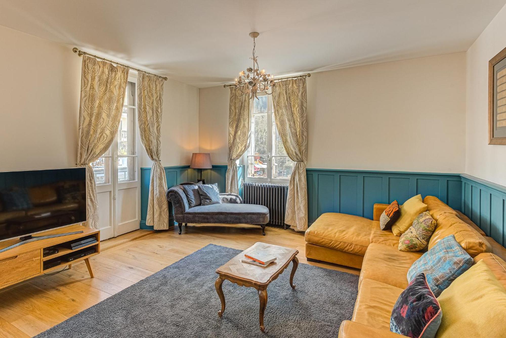 Apartment Aiguille Du Midi - Alpes Travel - Sleeps 6 Chamonix