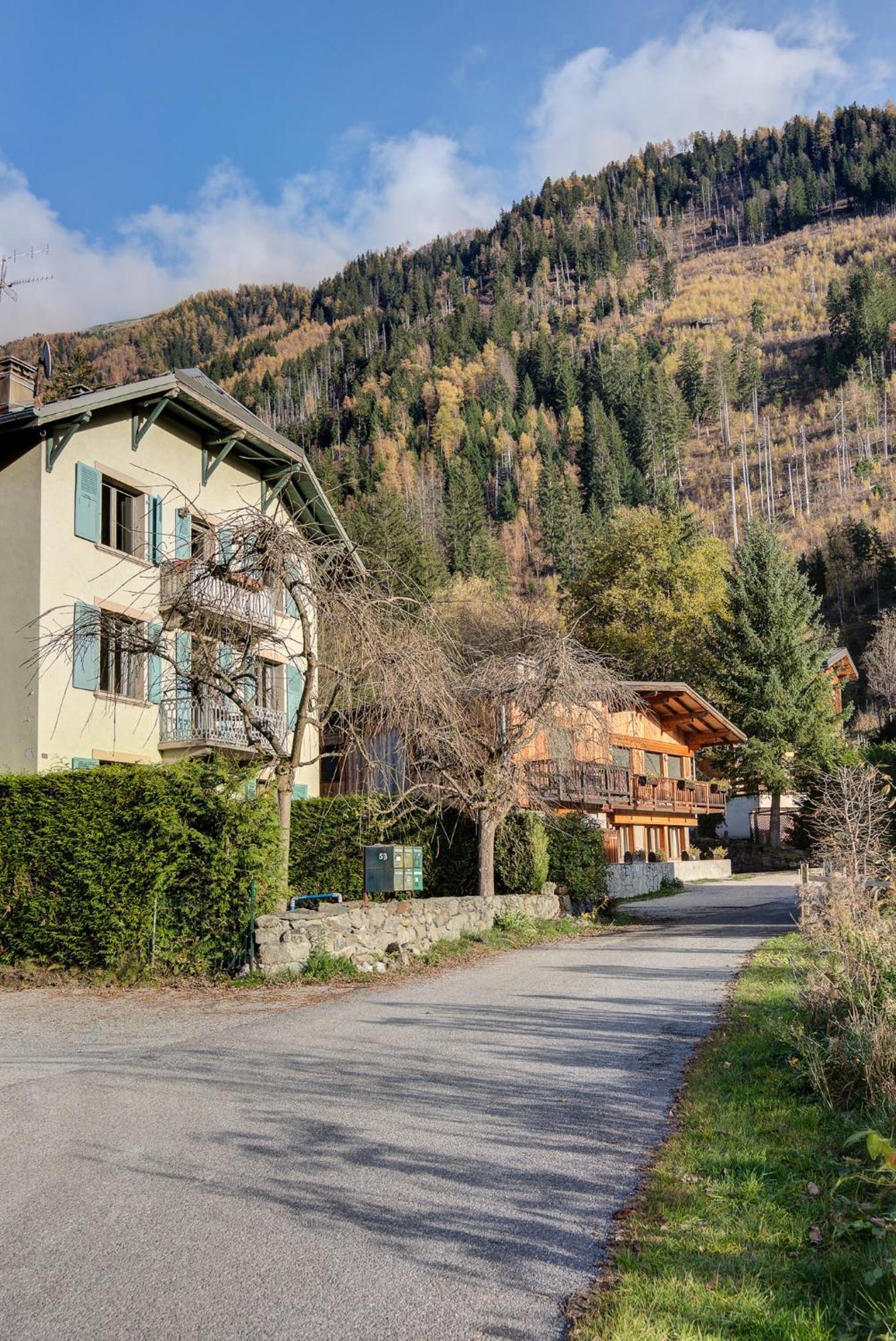 Biolay - Alpes Travel - - Sleeps 6 Apartment *
