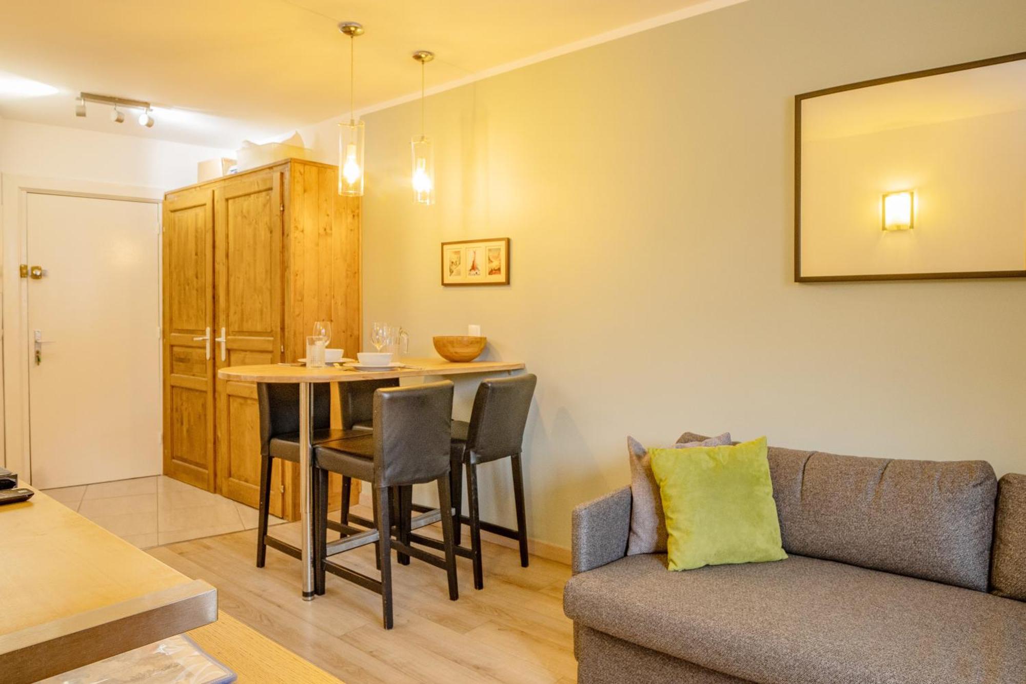 Lognan 1 - A Mont Blanc Haven Apartment *