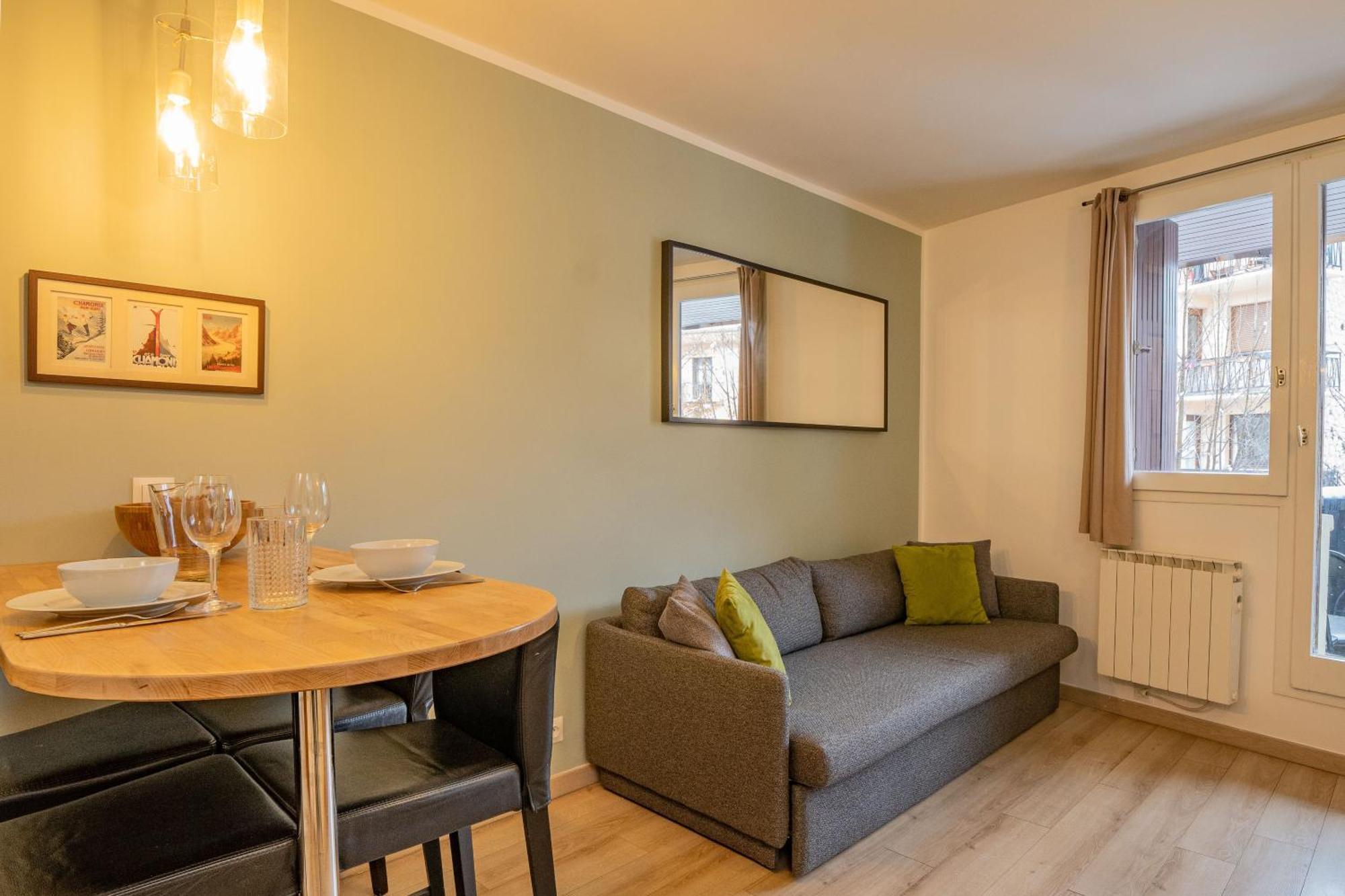 Lognan 1 - A Mont Blanc Haven Apartment *
