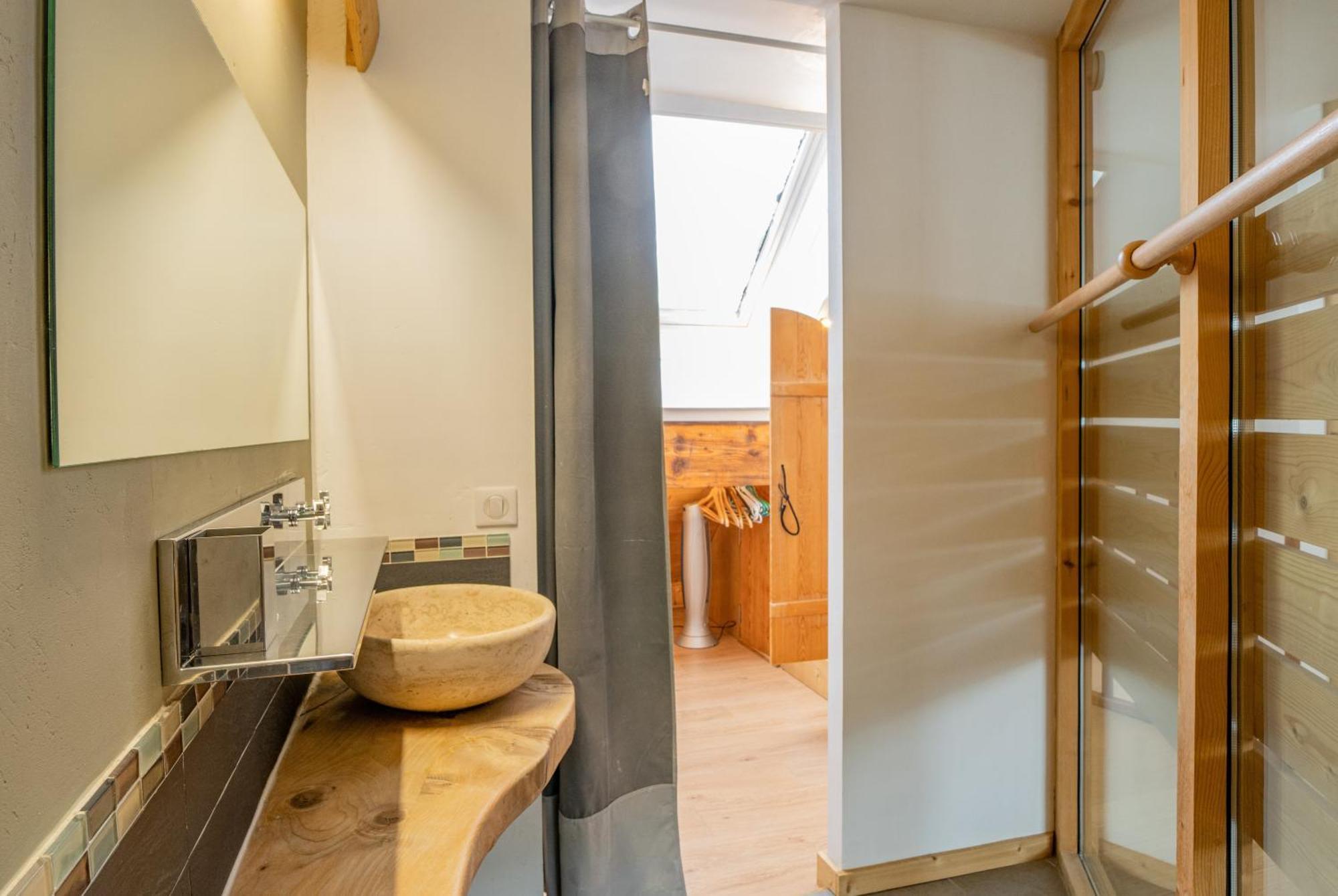 Genevrier Apartment