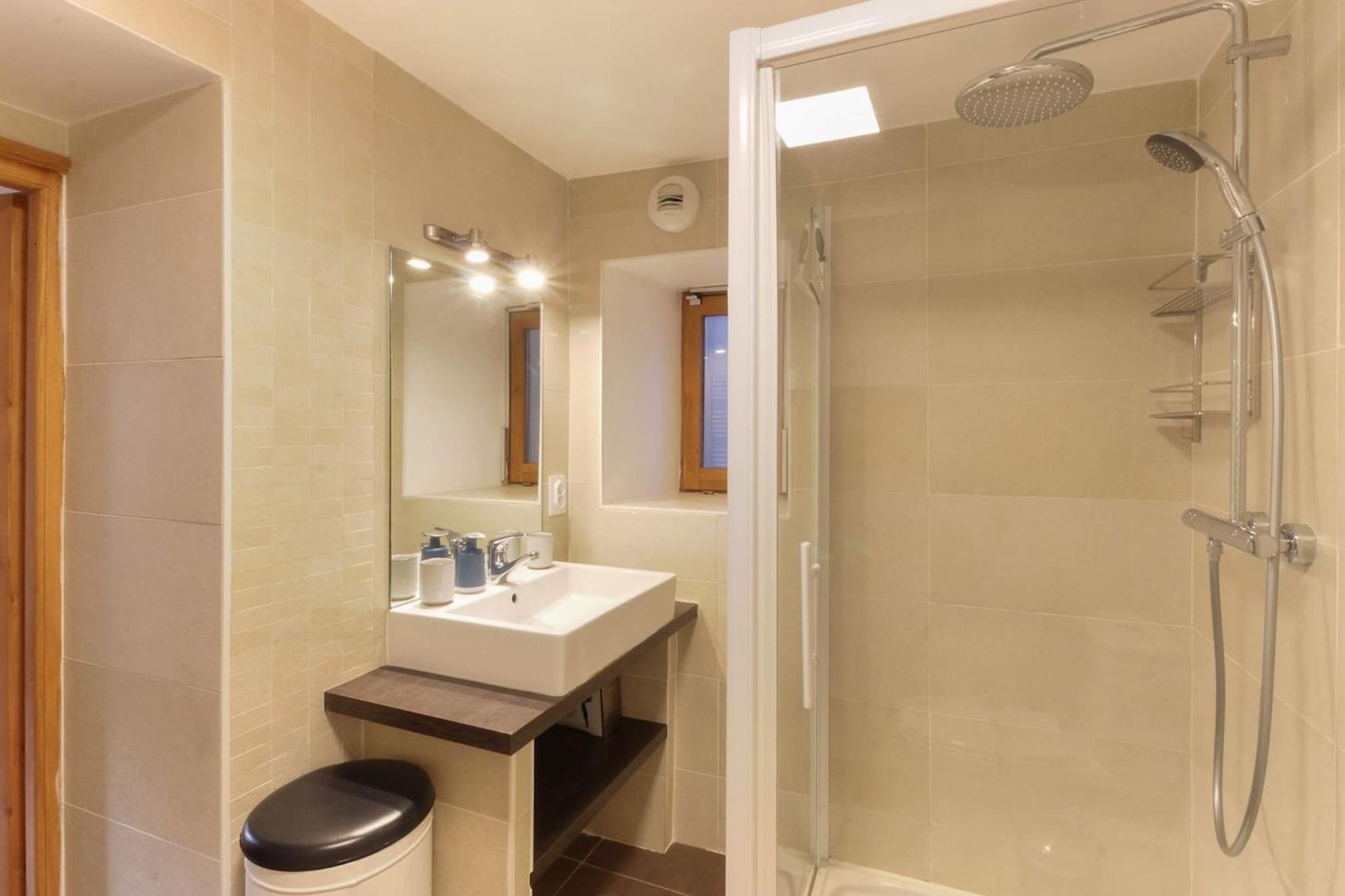 Appartement Les Alpins - Centre De - Renove Avec Jardin Et Vue Imprenable Sur Le Montblanc Chamonix