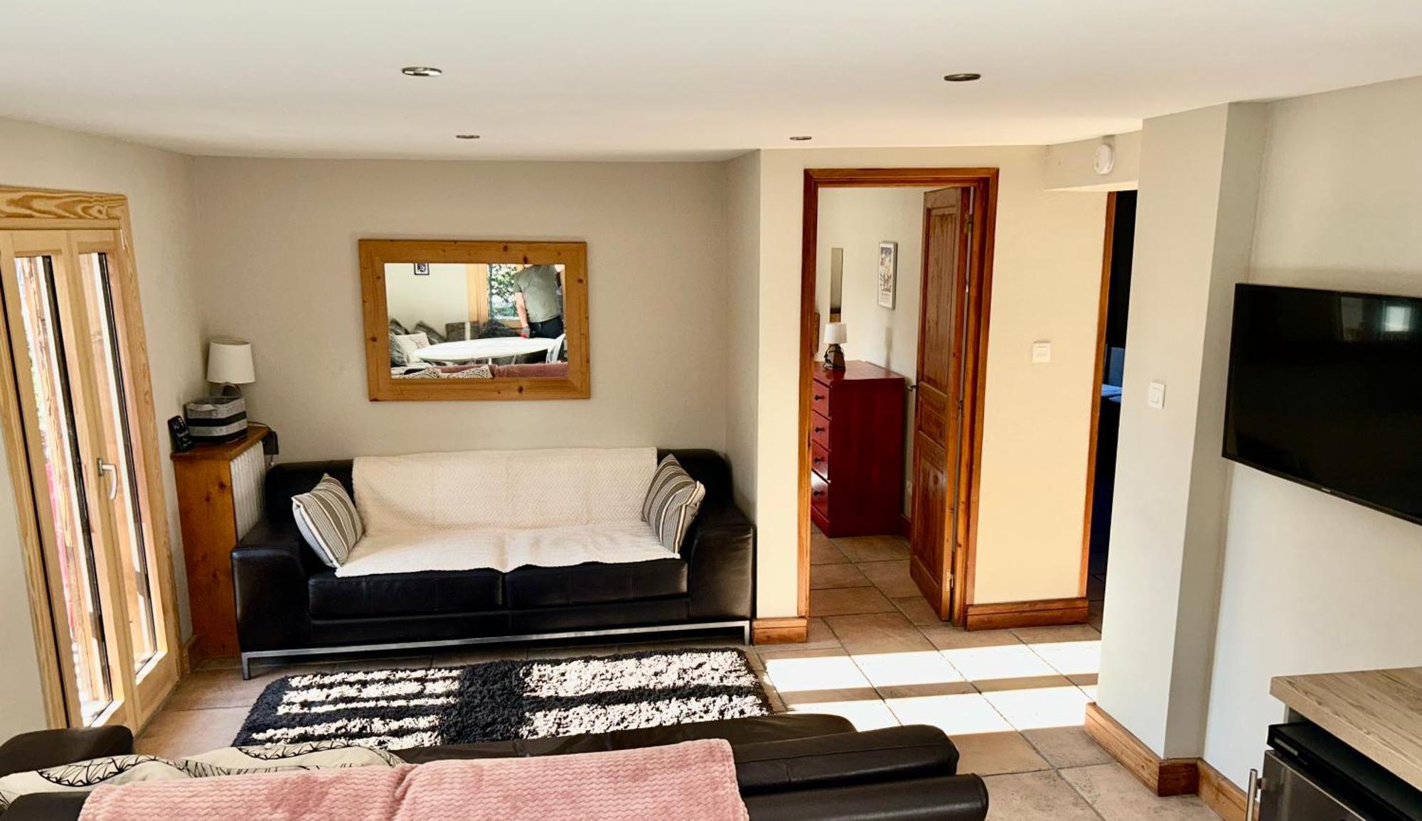 Apartment 3 Bedrooms, Whole Floor, New Kitchen, Town Centre *