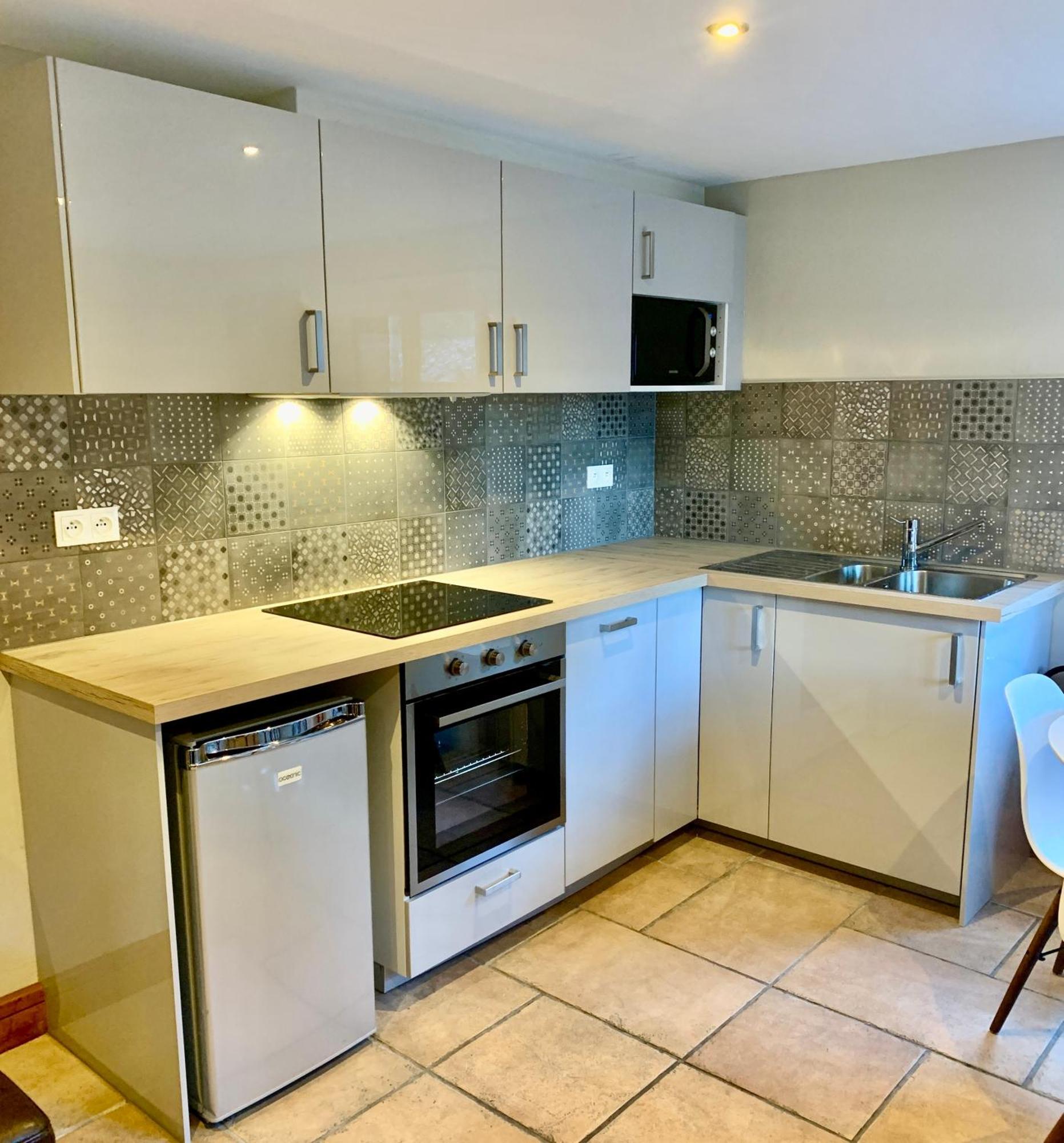 Apartment 3 Bedrooms, Whole Floor, New Kitchen, Town Centre Chamonix