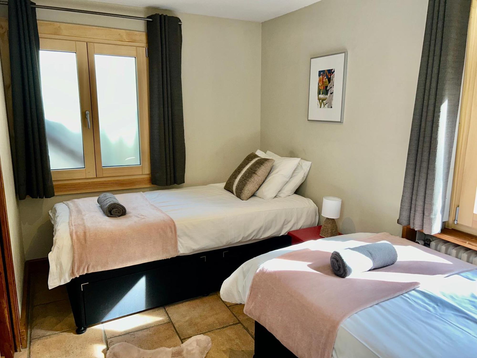 3 Bedrooms, Whole Floor, New Kitchen, Town Centre * Chamonix