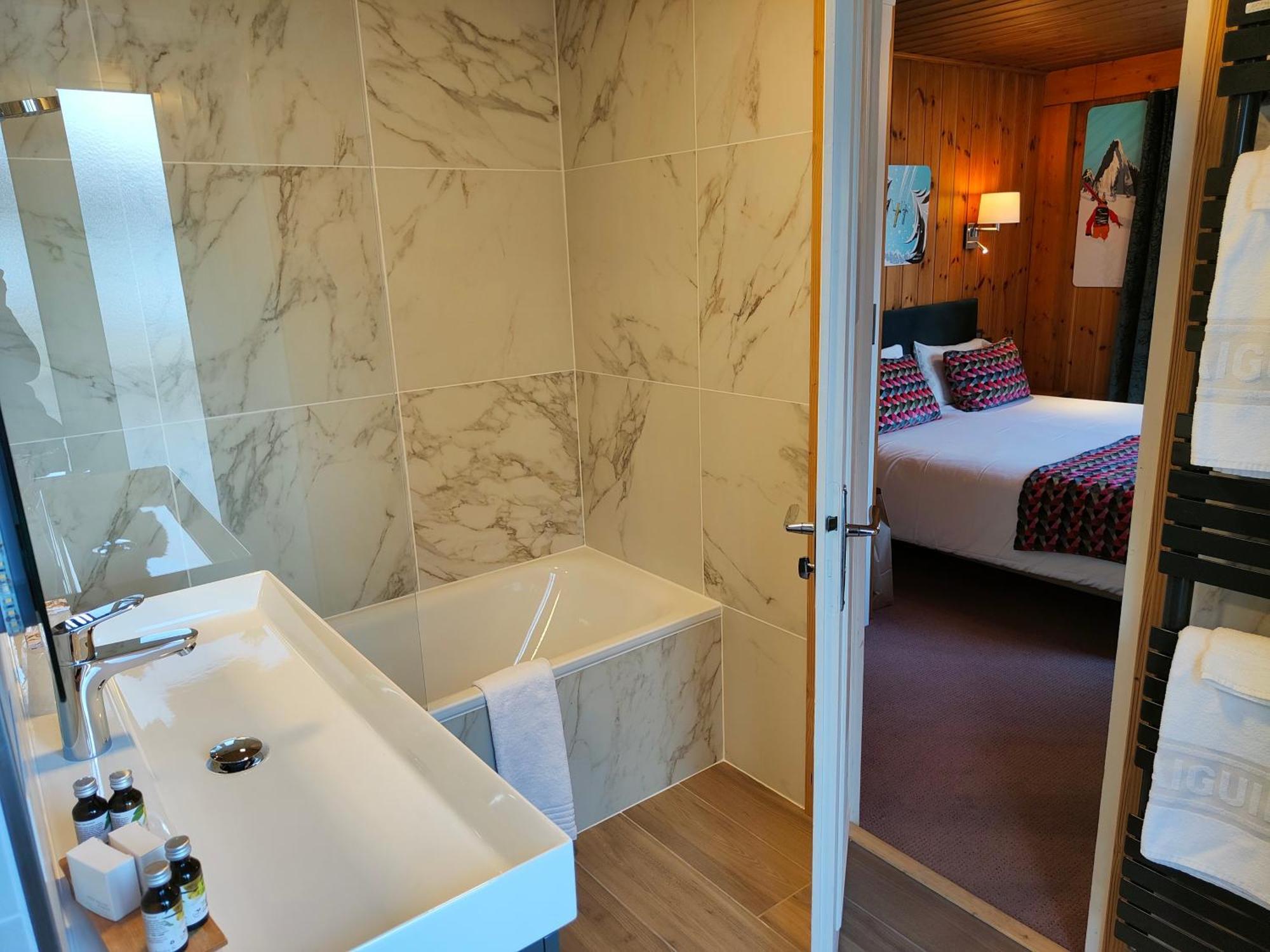 Hotel Aiguille Du Midi - & Restaurant 3*