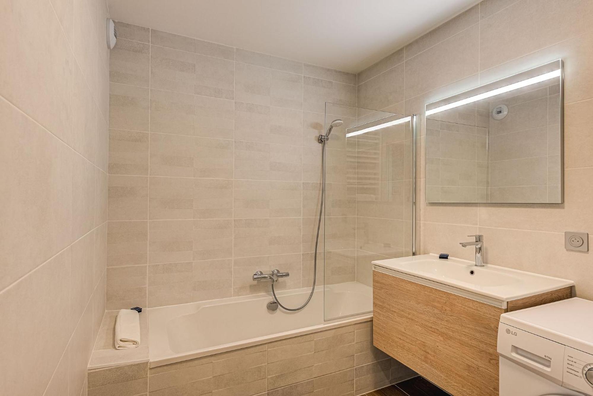 White Pearl A13 - Alpes Travel - *