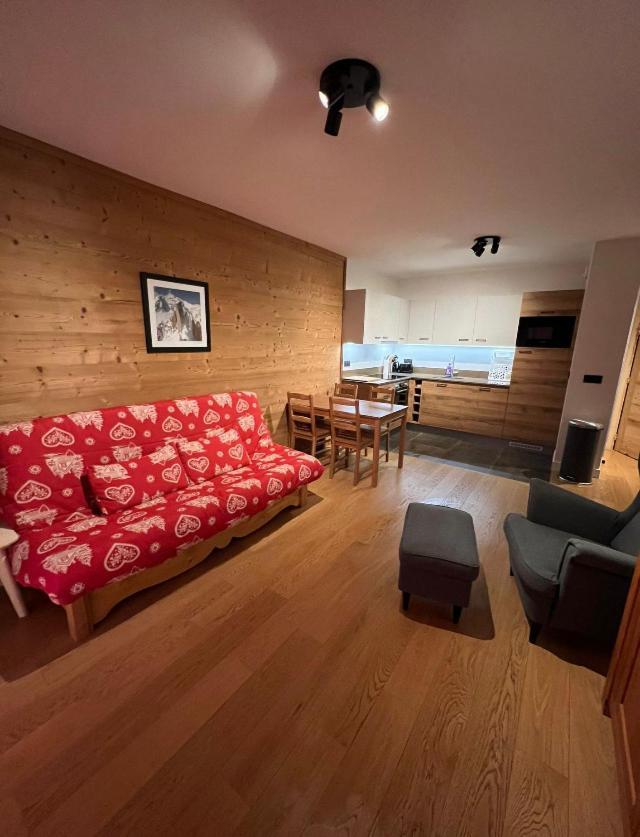 White Pearl Apartment