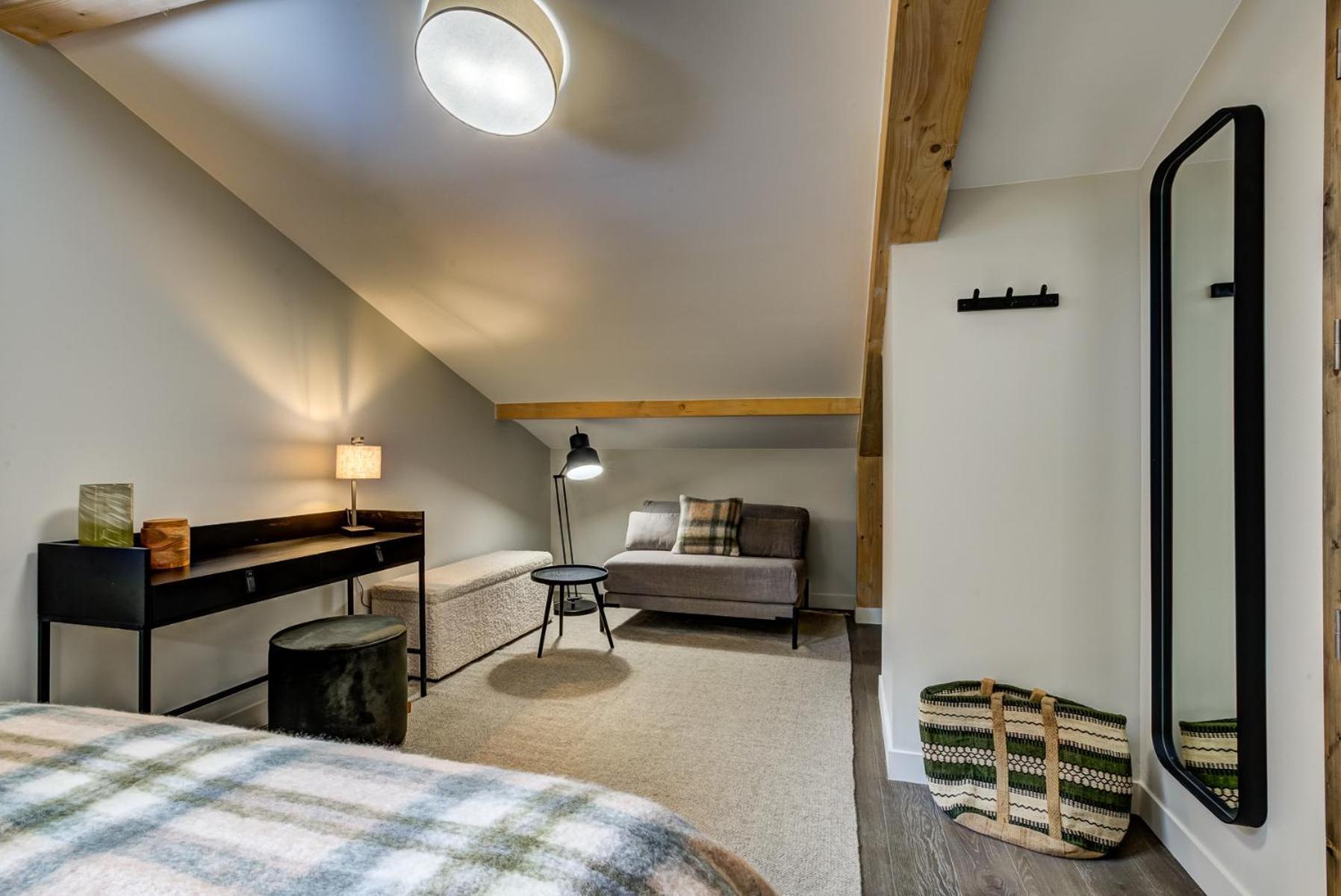 Apartment White Pearl