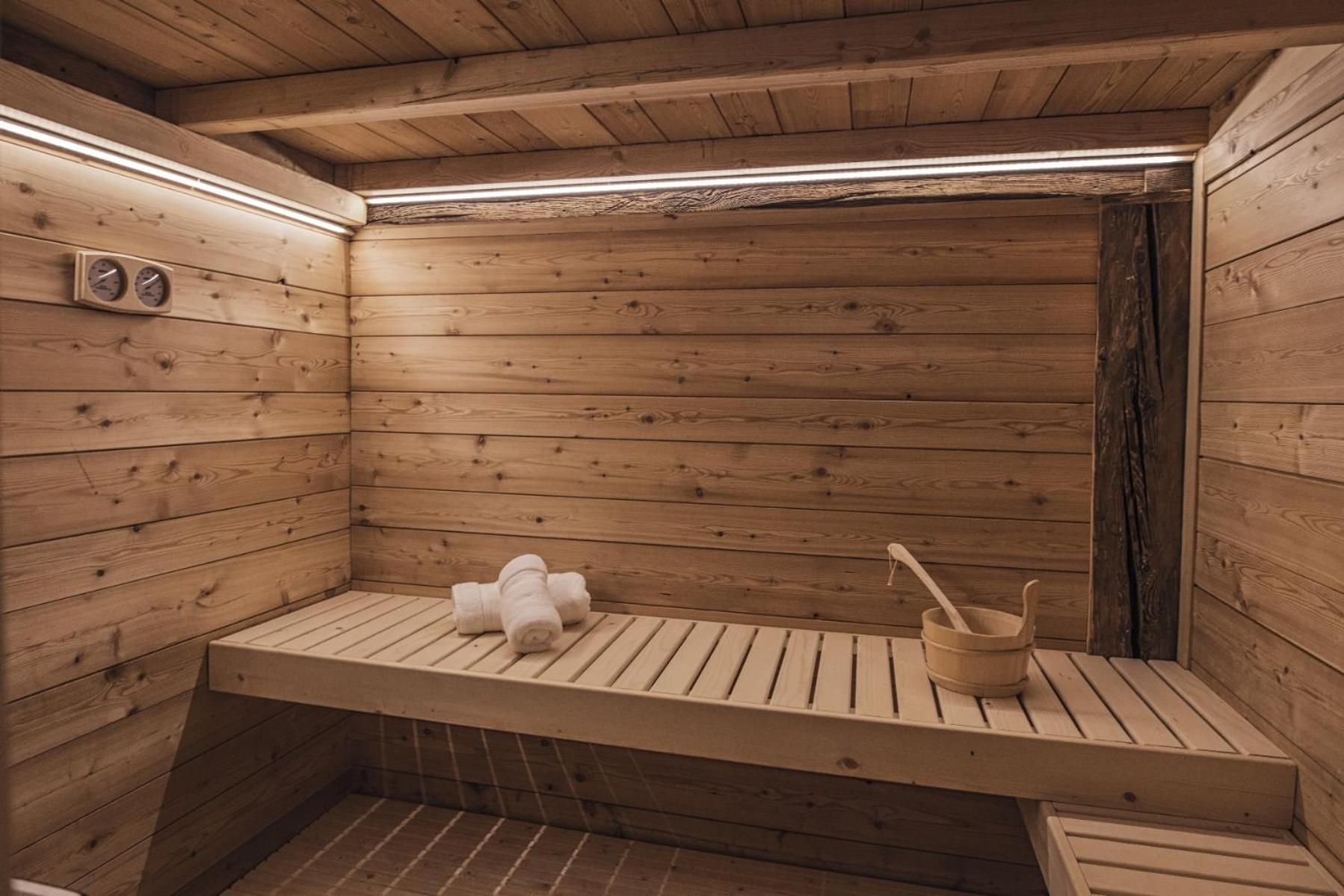 Chalet Black Wood *