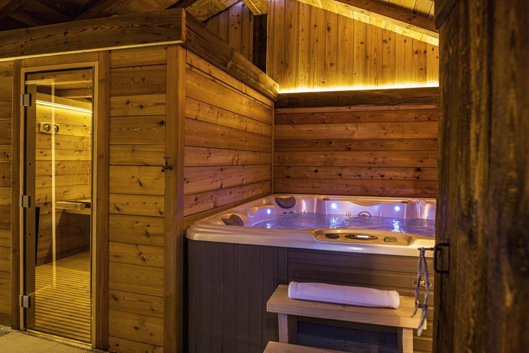 Chalet Black Wood Chalet Chamonix