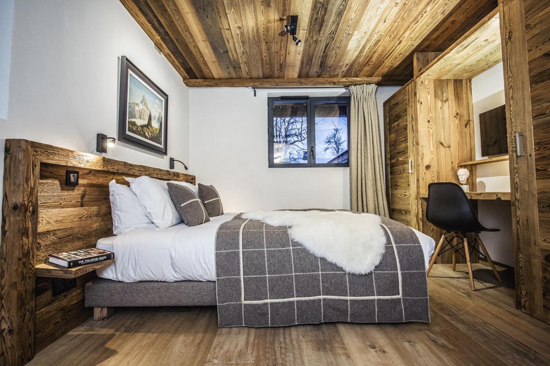 Chalet Black Wood Chalet *