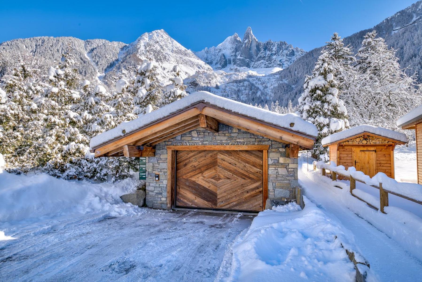 Chalet Black Wood Chalet Chamonix