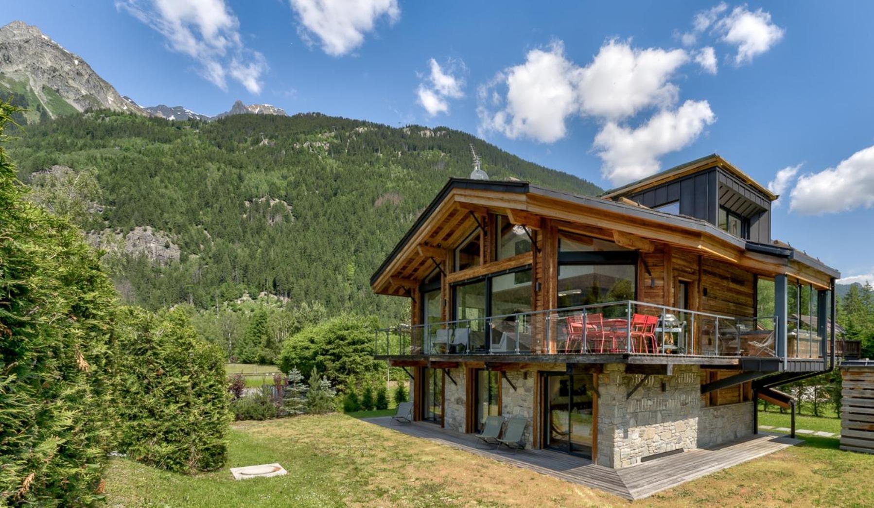 Chalet Red Fox