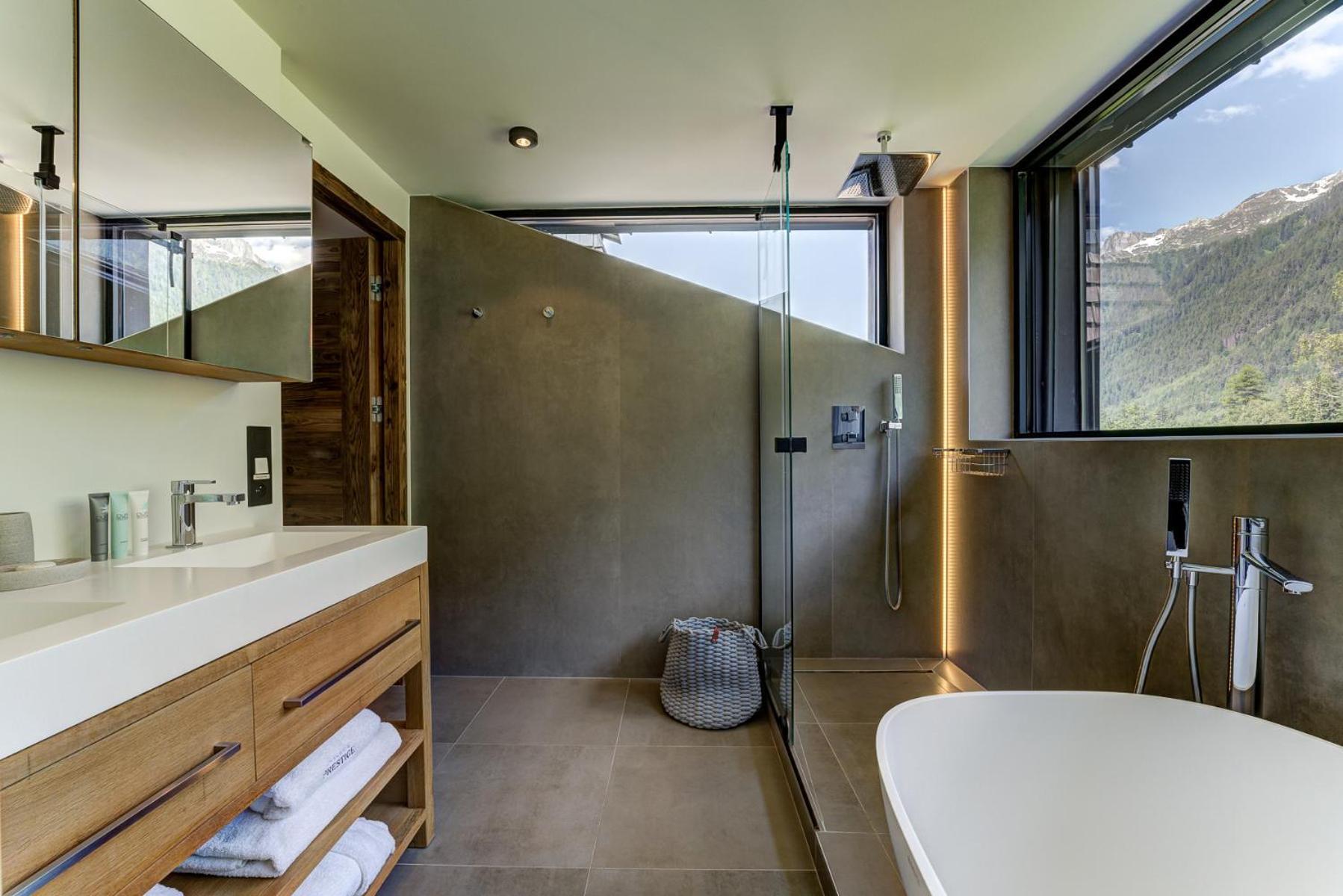 Chalet Red Fox