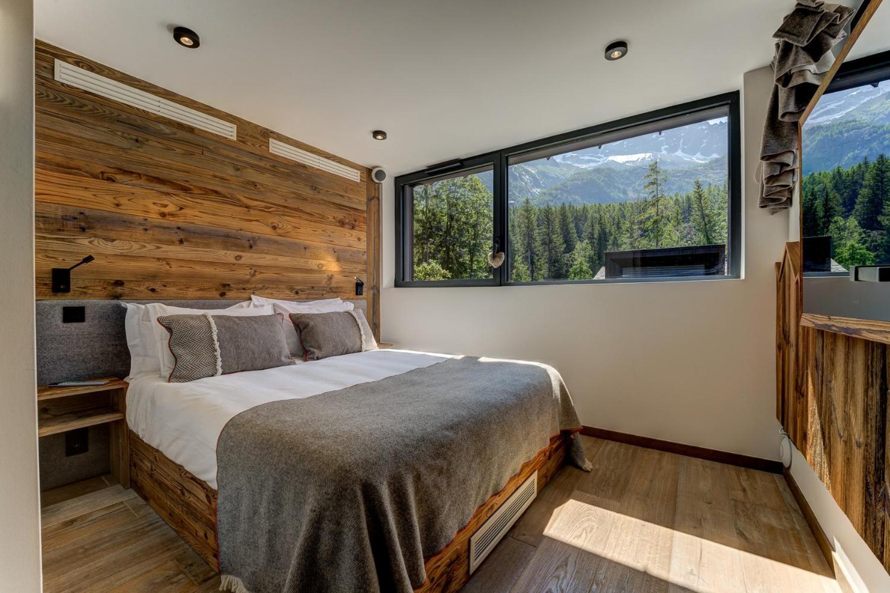 Chalet Red Fox *