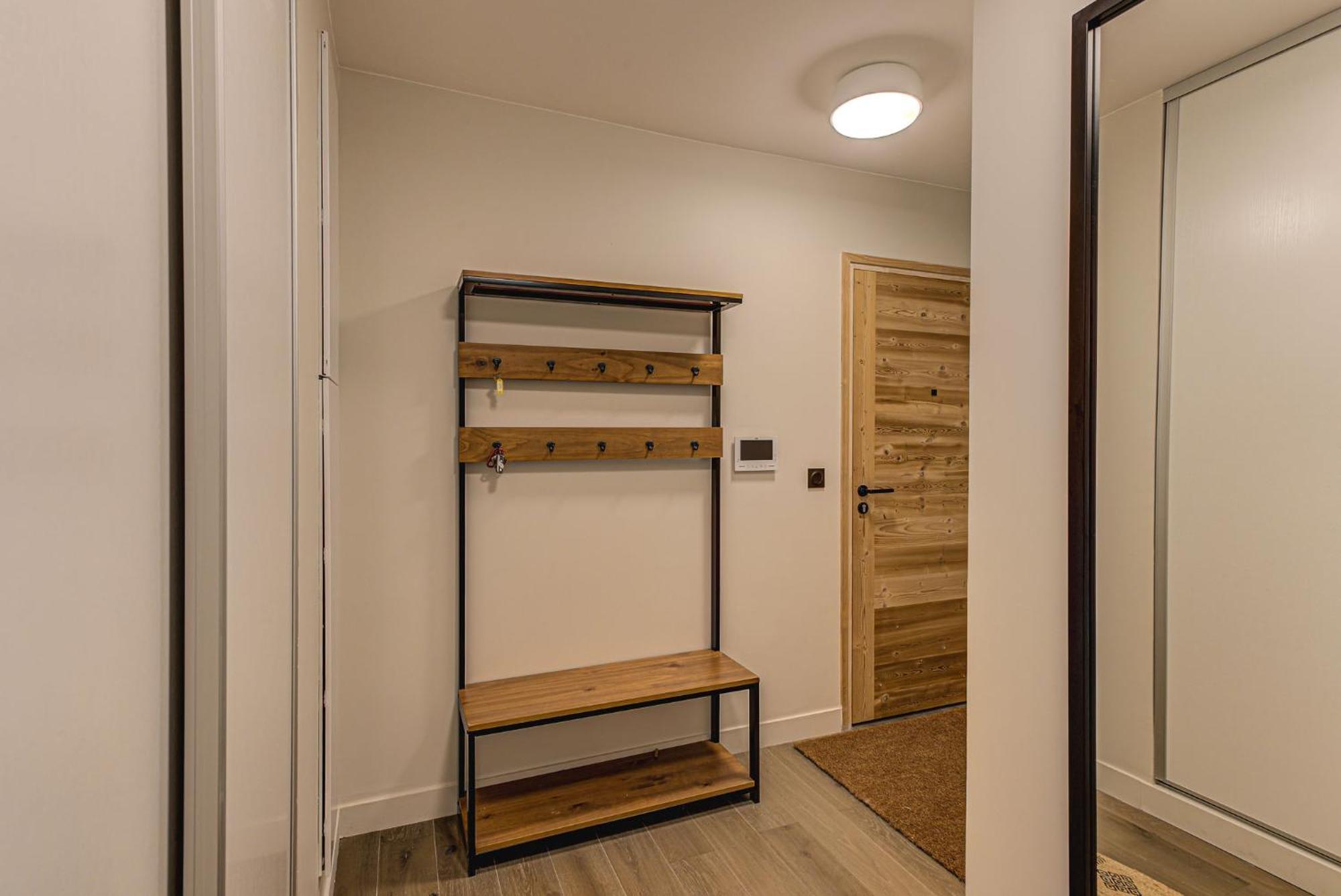 White Pearl A05 Modern Alpes Travel Sleeps 4 To 6 Apartment *