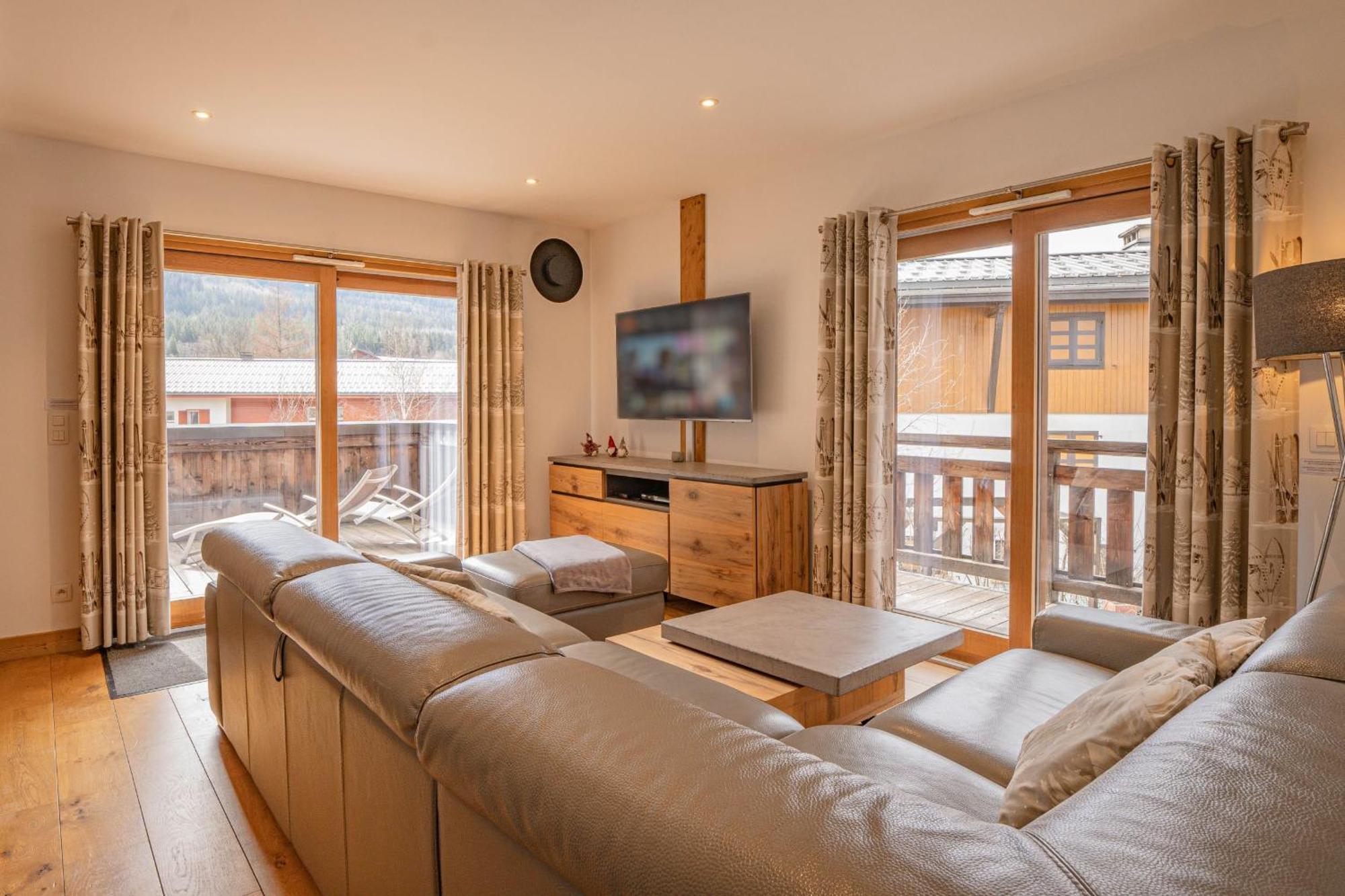 Grand Paradis- Modern 3 Bedroom With Spectacular Views *