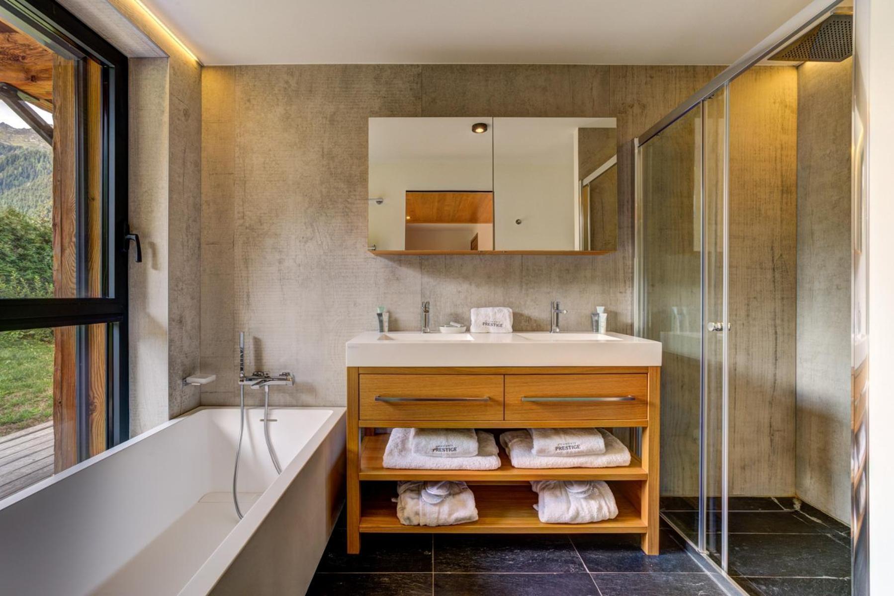 Chalet Black Pearl
