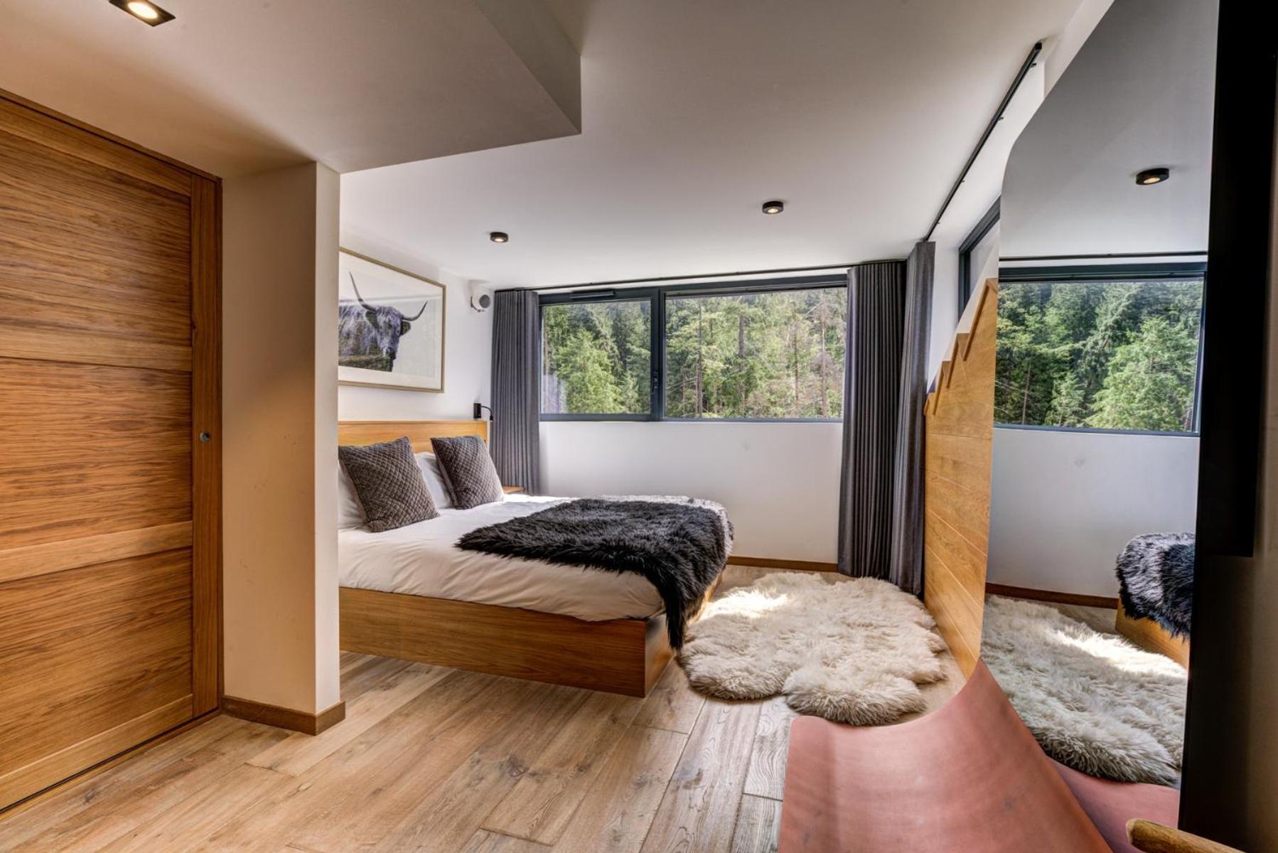 Chalet Black Pearl *