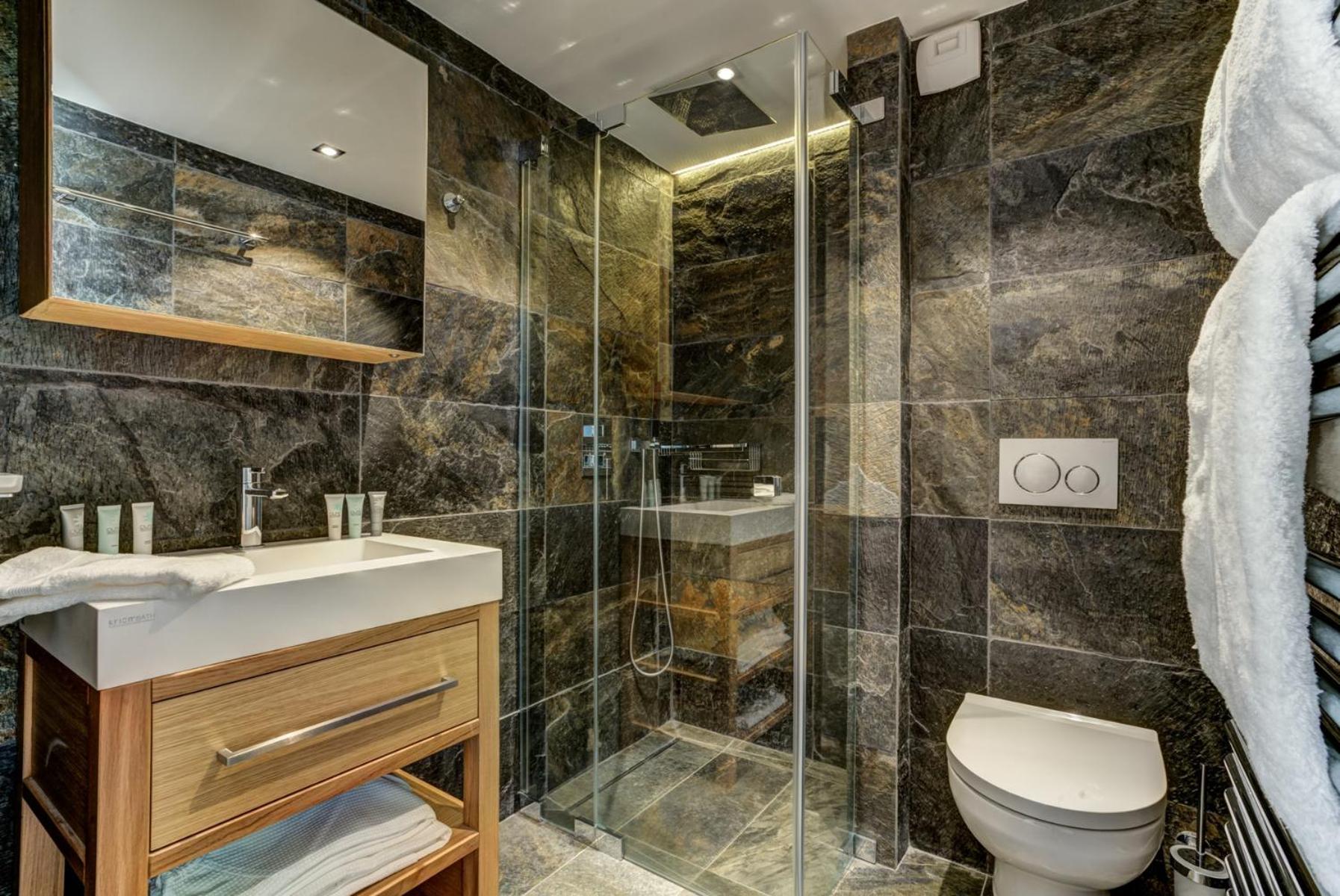 Chalet Black Pearl *