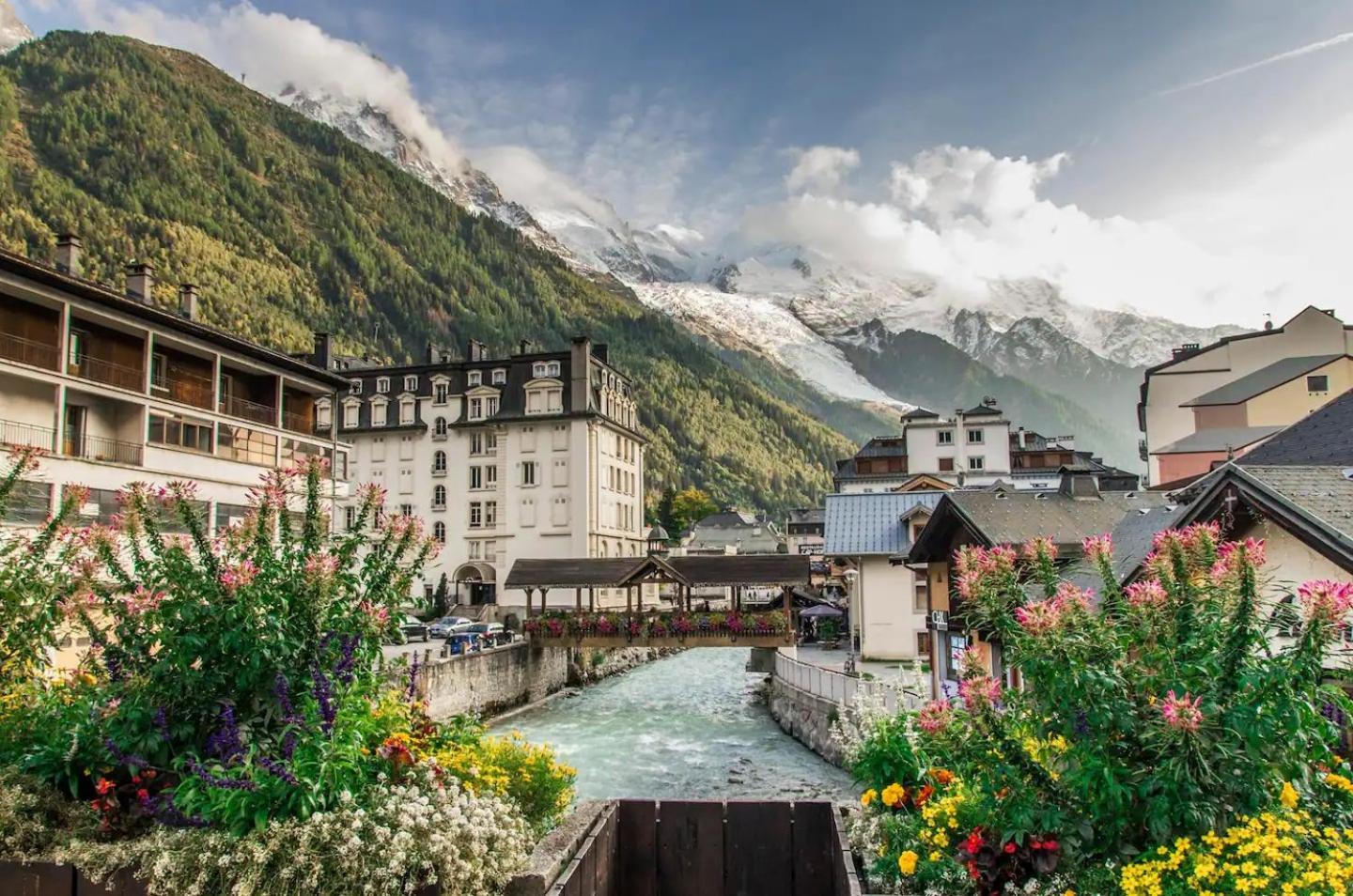Vue Montblanc Magique En Centre-ville Avec Parking