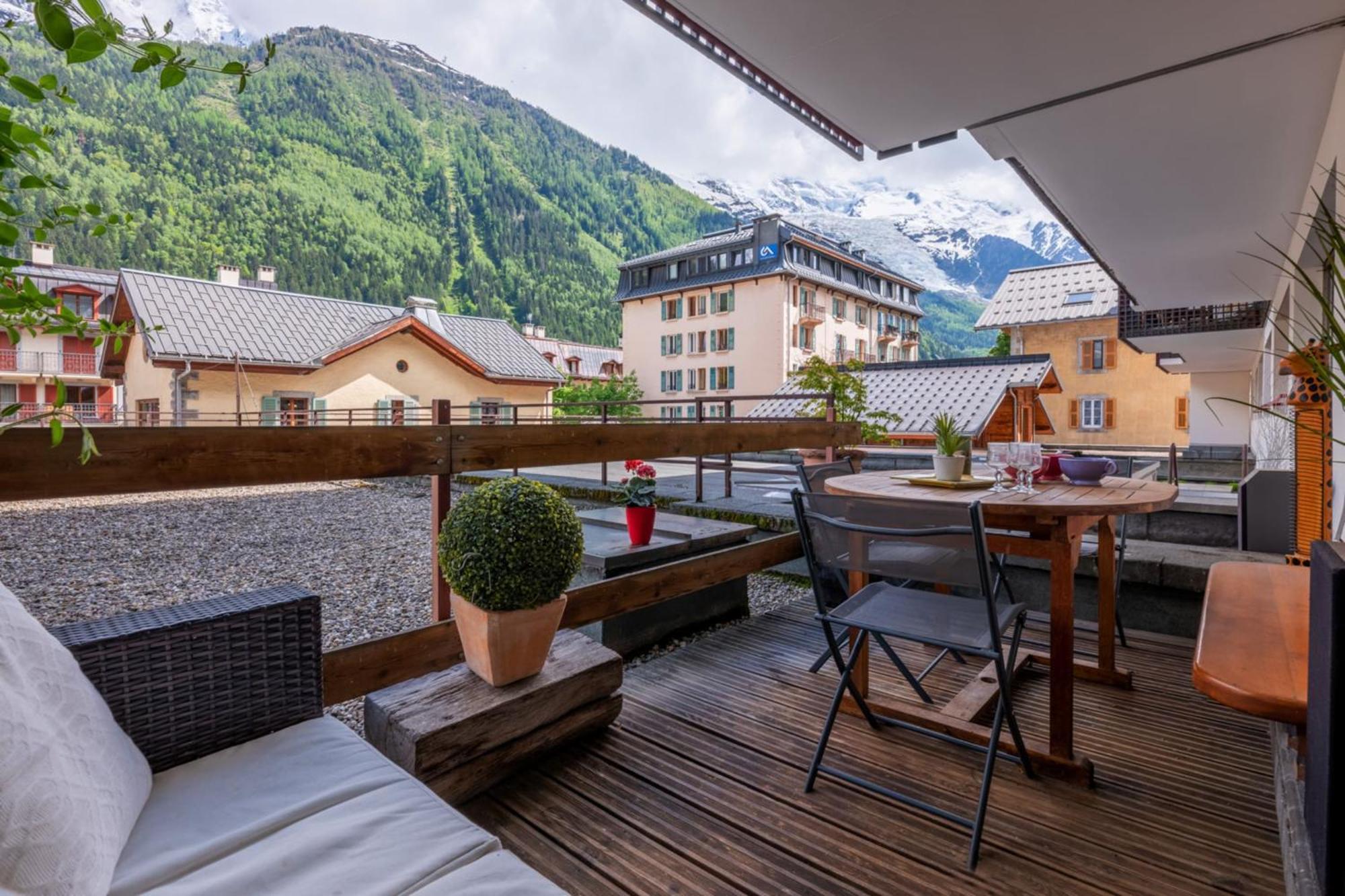 In The Centre Of With Views Of Mont Blanc Apartment