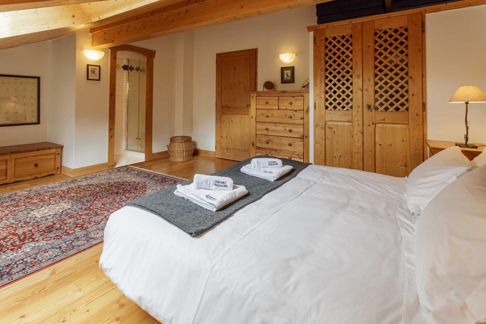 Les Sonnailles - Year Apartment