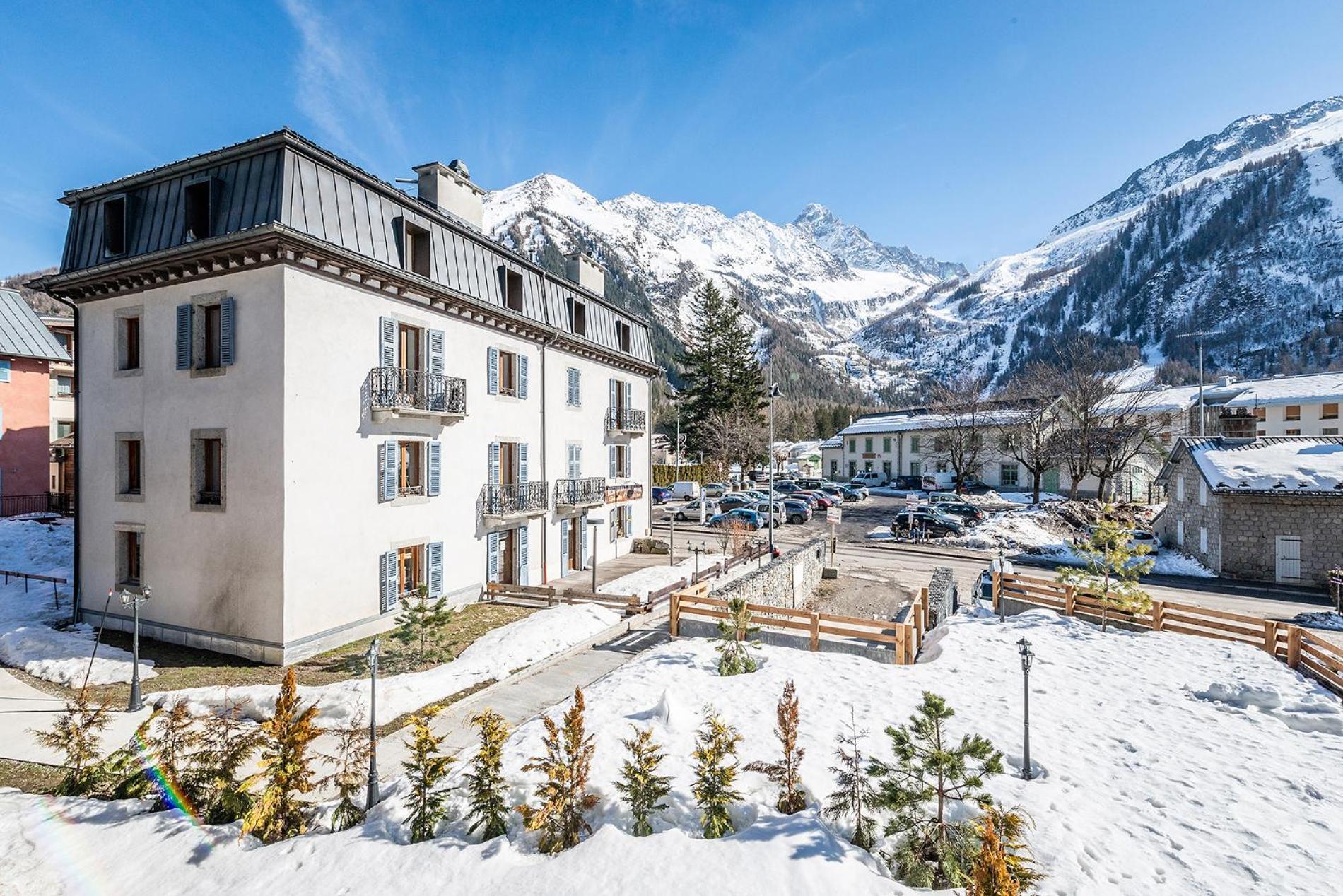 Le Globe Argentiere - By Emerald * Chamonix