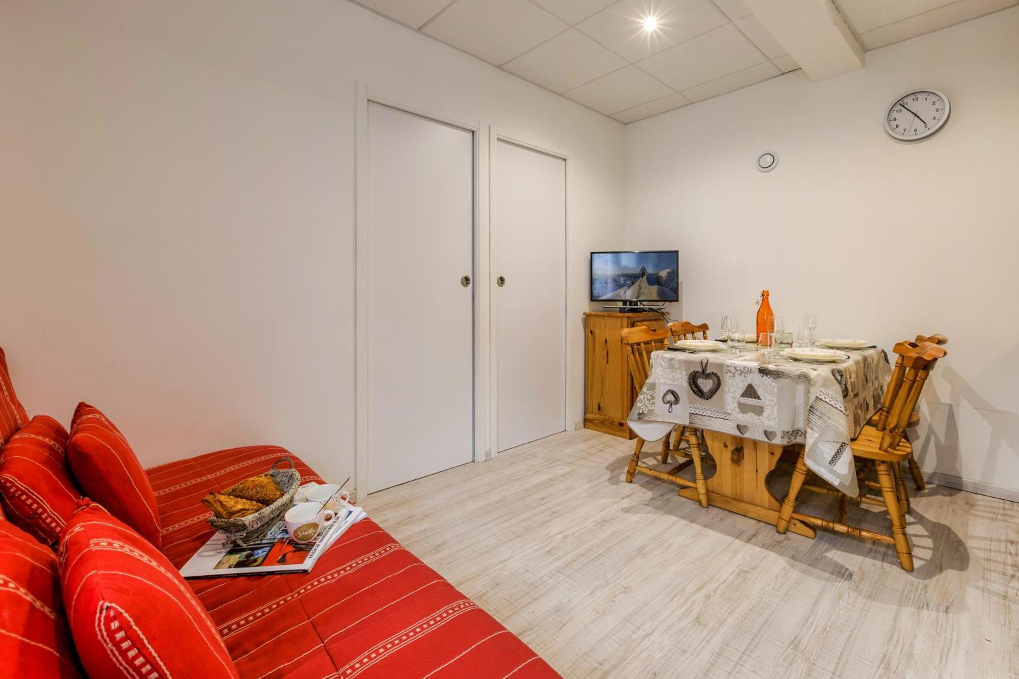 La Maisonnee De Julie - Happy *
