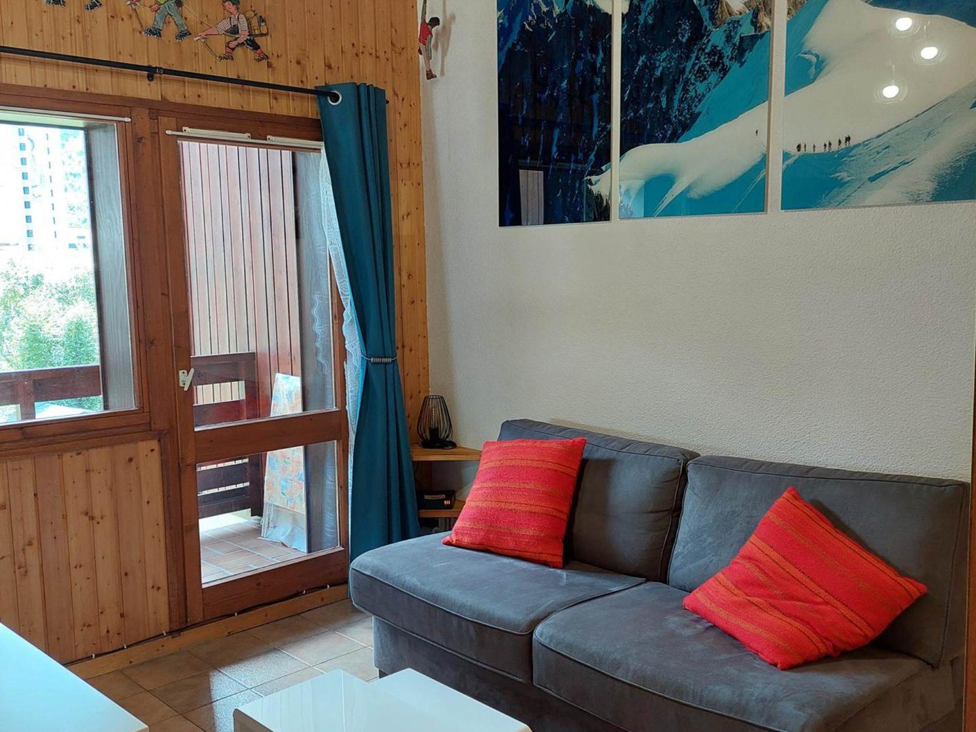 Apartment 2 Pieces Renove Avec Balcon, Wifi Et Parking, Proche Centre Et Commerces - Fr-1-517-66
