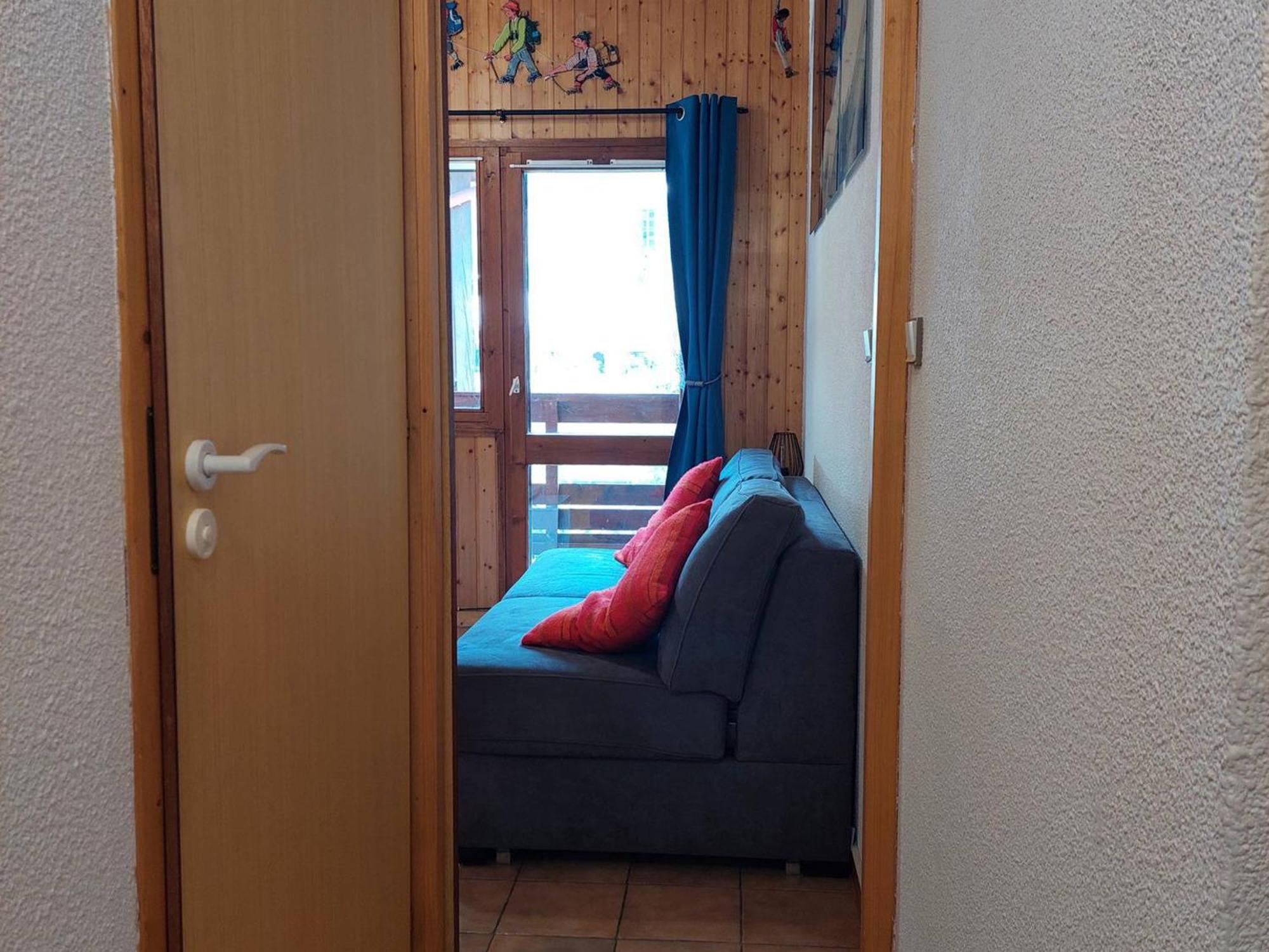 2 Pieces Renove Avec Balcon, Wifi Et Parking, Proche Centre Et Commerces - Fr-1-517-66