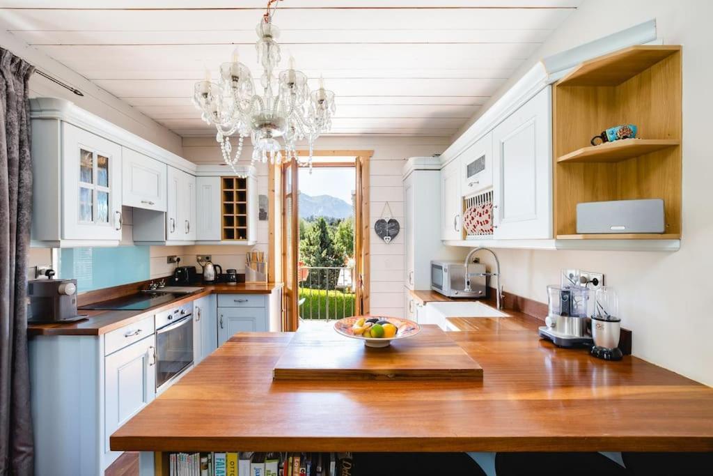 Heart Of Lovely And Cosy 2 Bedrooms, Terrace, Parking