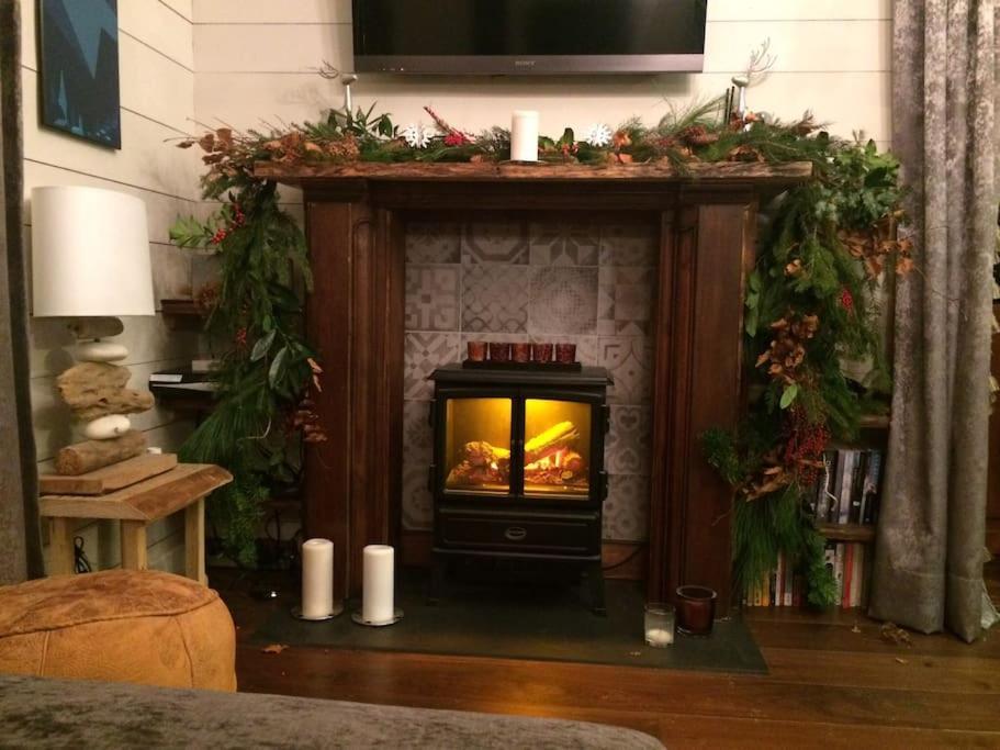 Heart Of Lovely And Cosy 2 Bedrooms, Terrace, Parking Apartment