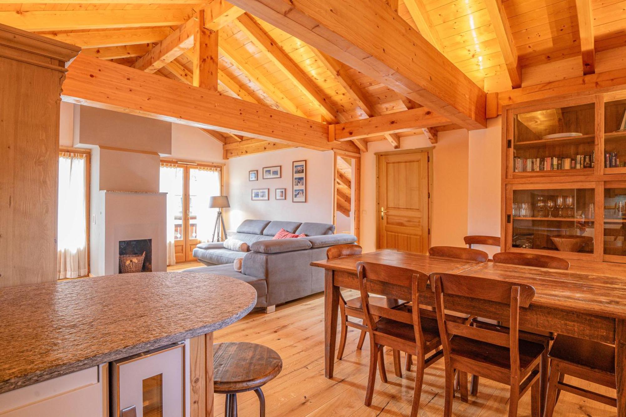 Capucin - A 3 Bedroom Mountain Loft Apartment Chamonix