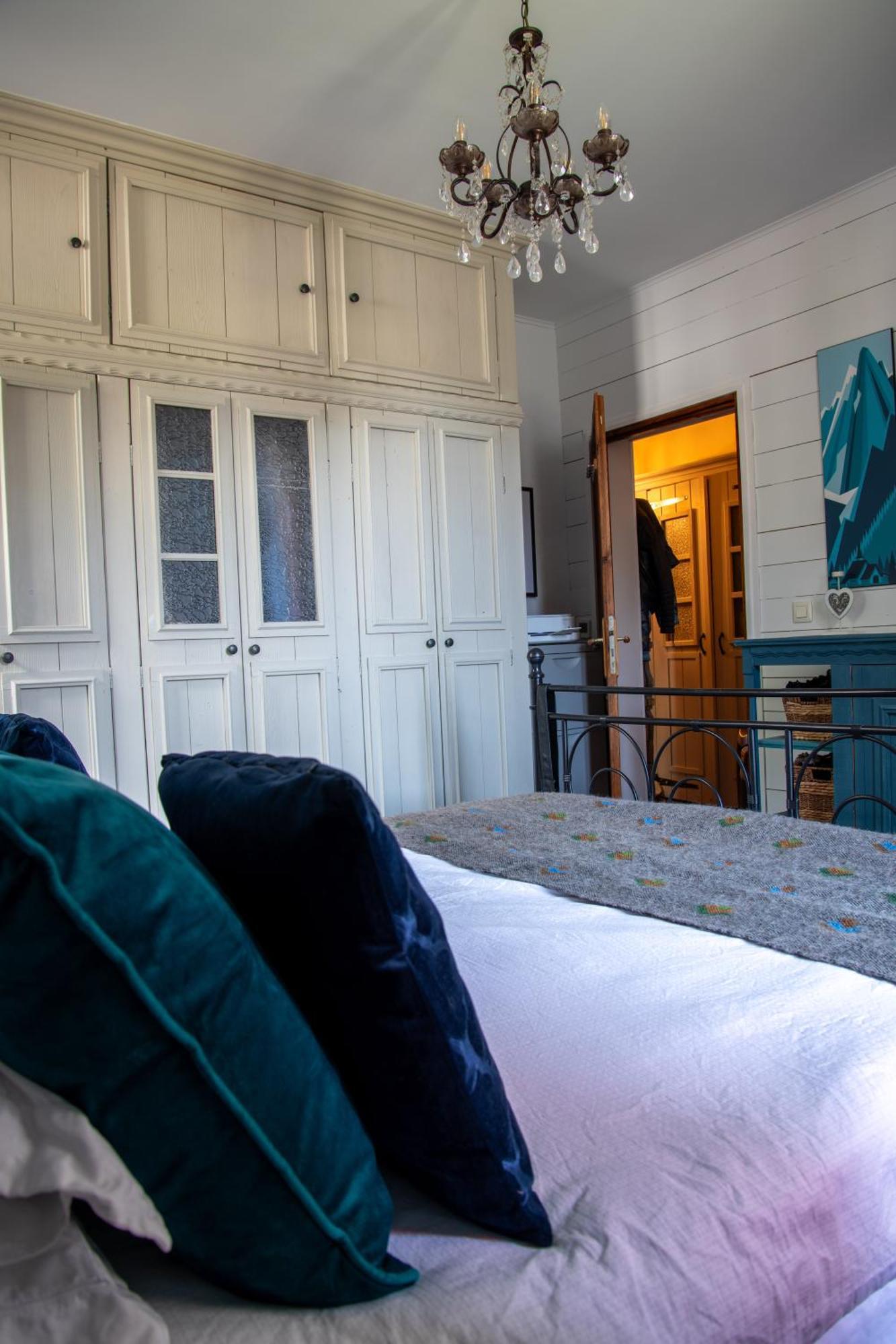 Heart Of Lovely And Cosy 2 Bedrooms, Terrace, Parking Apartment *