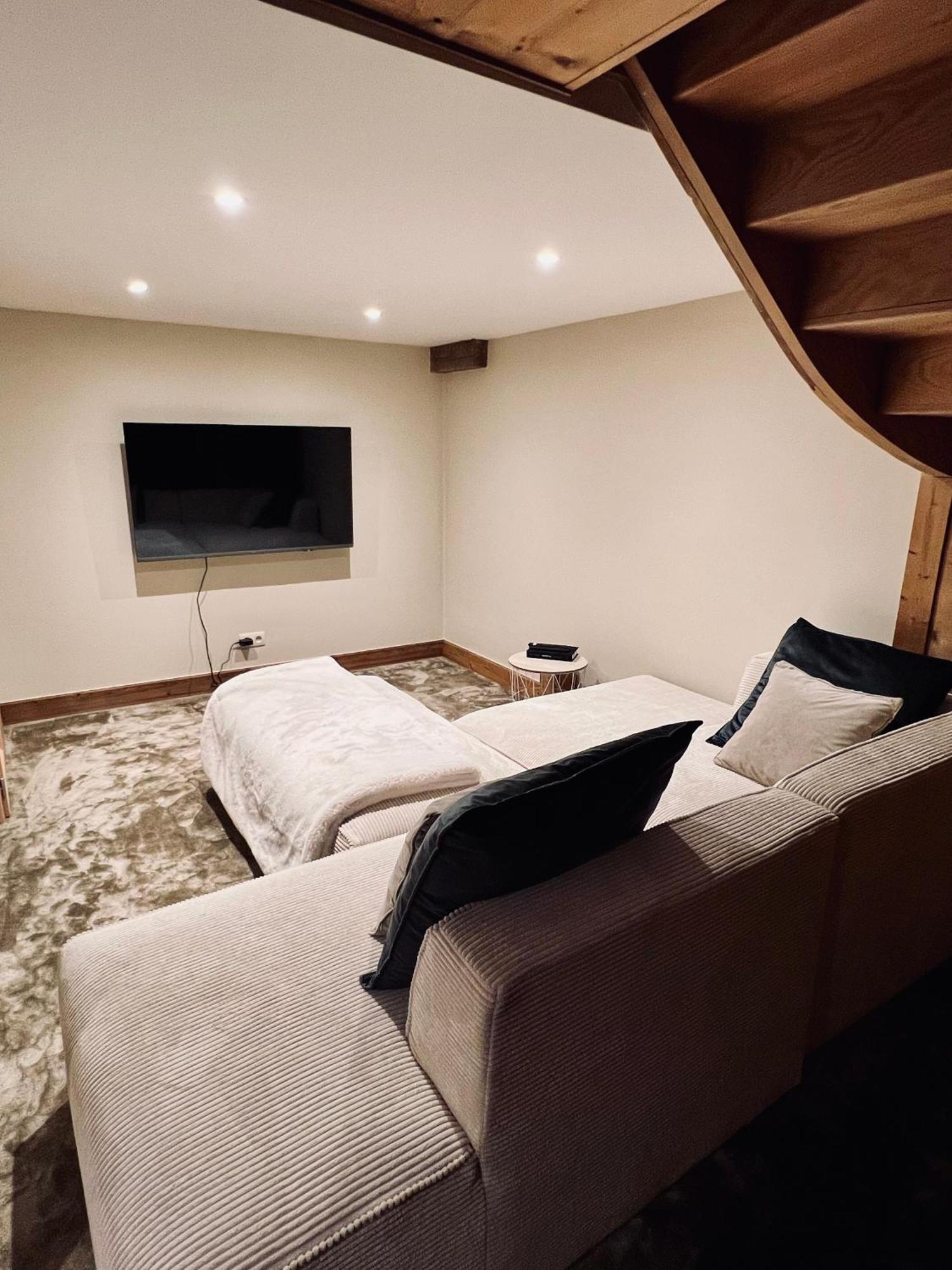 Chalet Alpine Retreat With Mont Blanc Panorama, Location, Private Parking