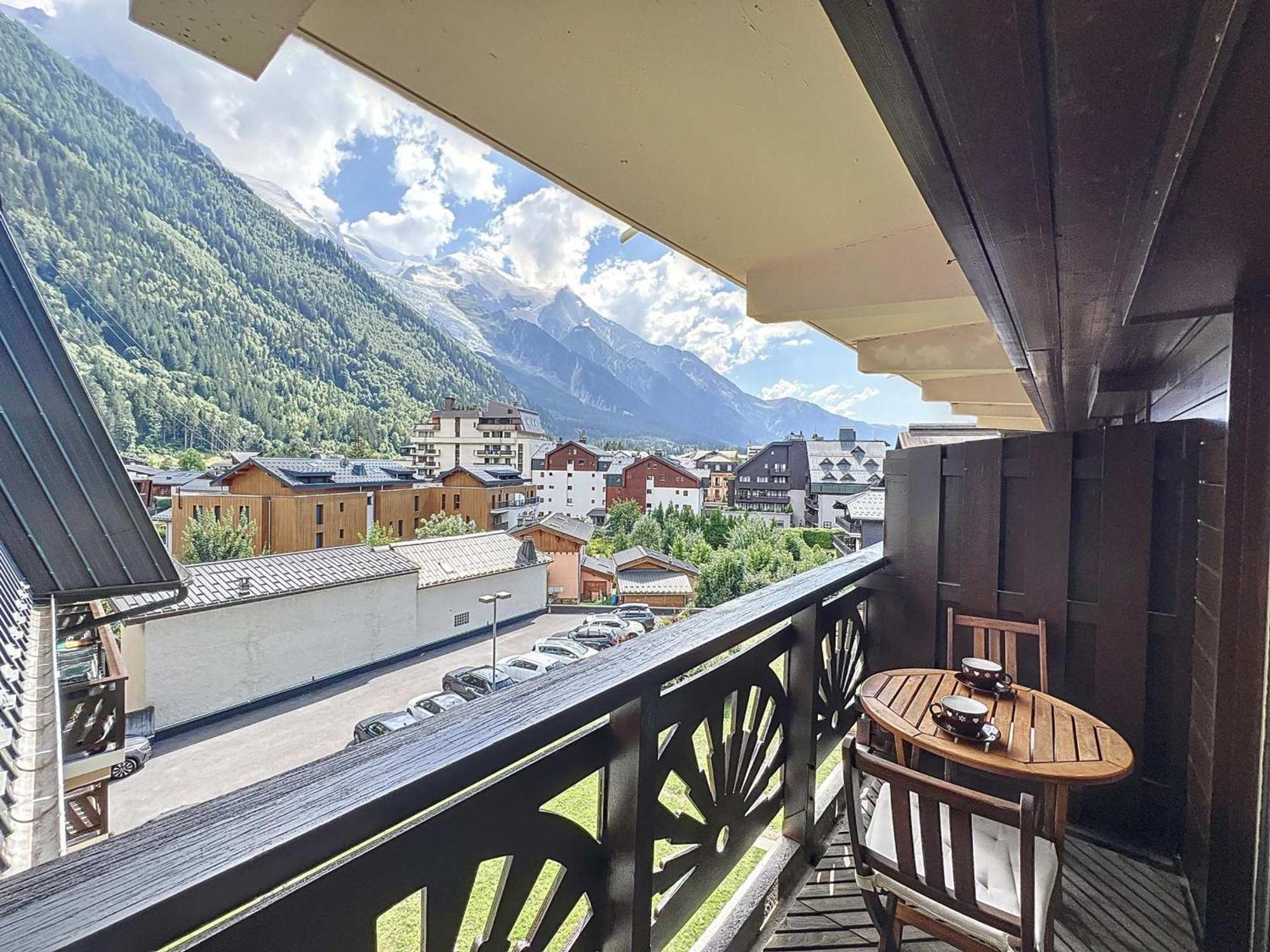 Apartment Centre, 4 Pers, 2 Ch. Avec Balcon, Parking, Proche Telepherique Et Remontees - Fr-1-507-24 *
