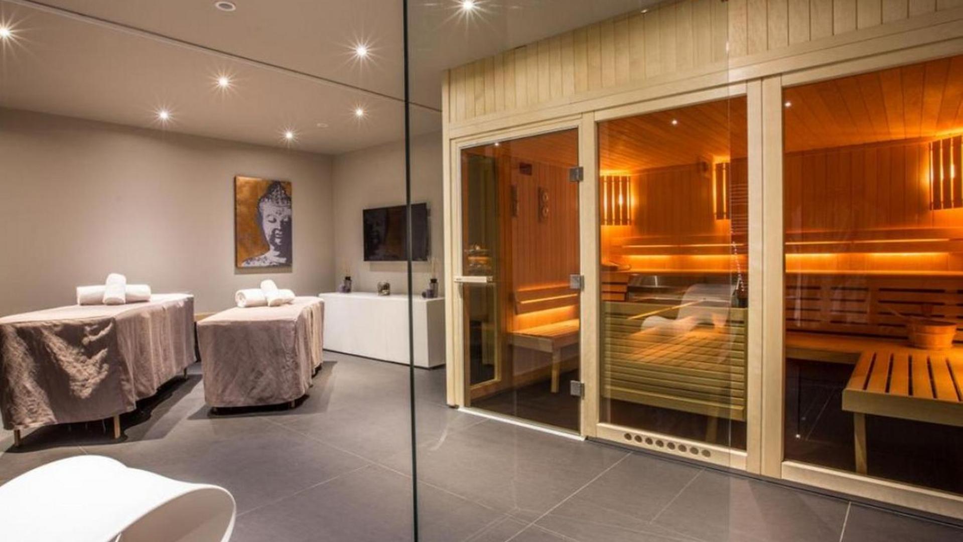5br Beautiful With Exceptional Facilities - What'app - 0034-635-518-057 - For Reservations! Villa Chamonix