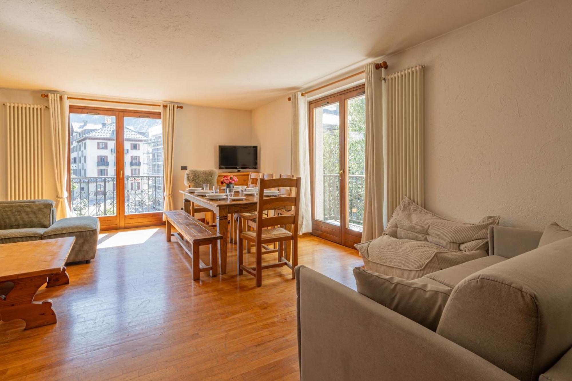 Coeur Des Alpes - A Spacious 3-bedroom With Spectacular Views * Chamonix