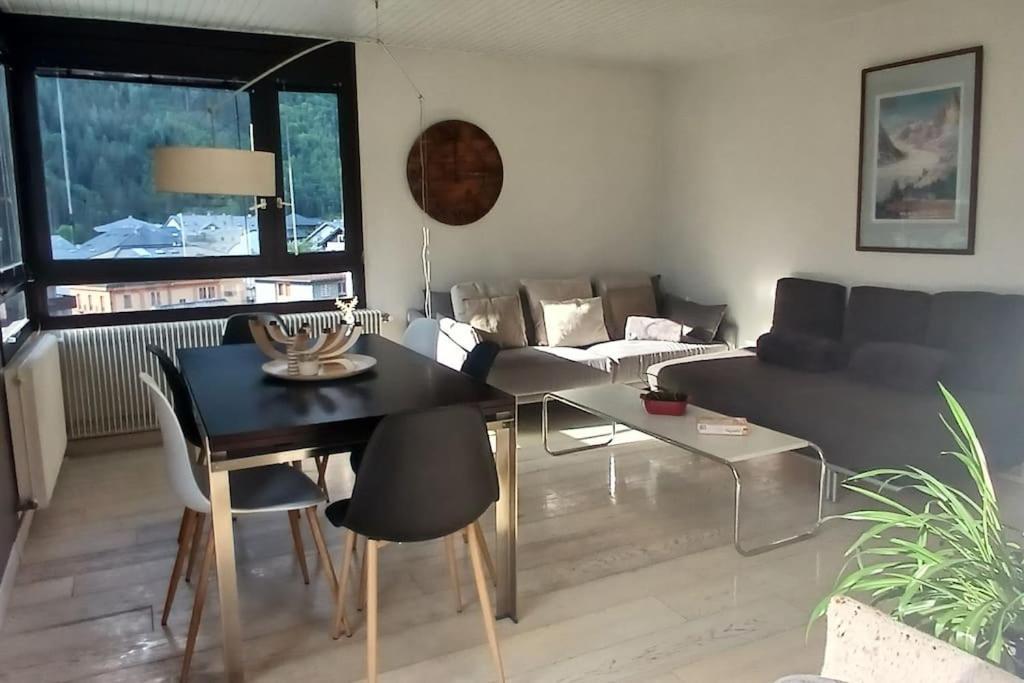 Two Bedroom Apartment, Hypercenter, Terrace Mont Blanc, Parking * Chamonix