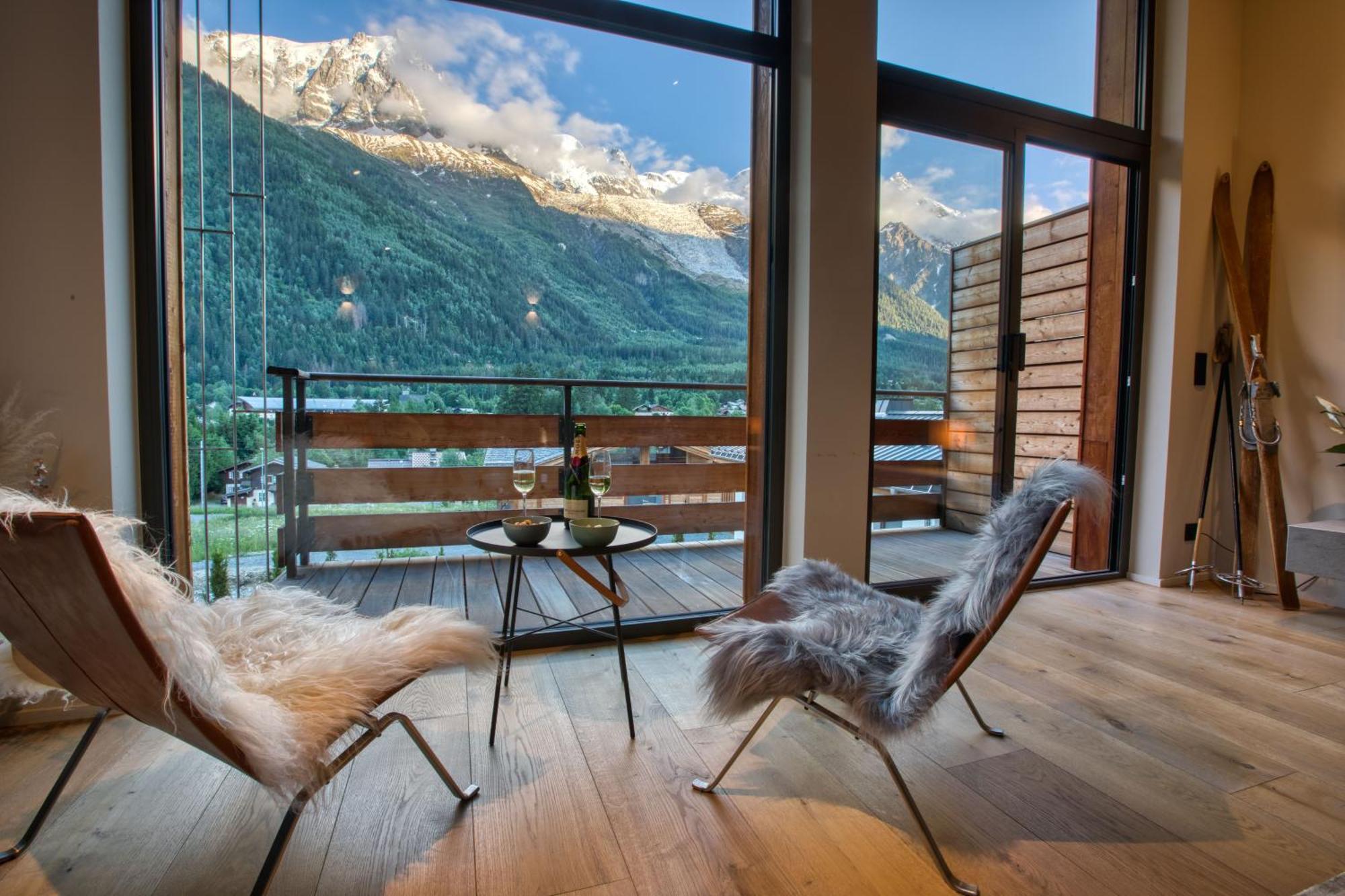 Chalet Rytola, Modern & In