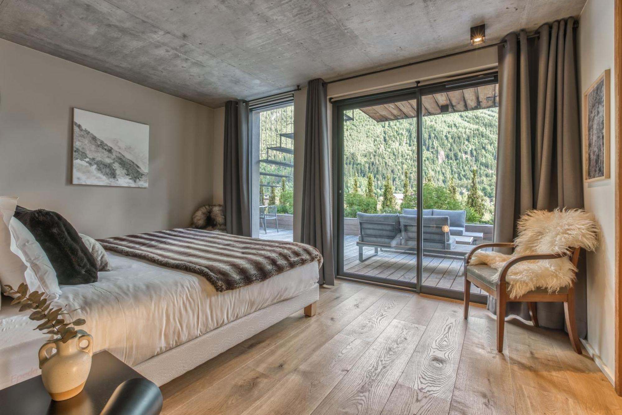 Rytola, Modern & In Chalet