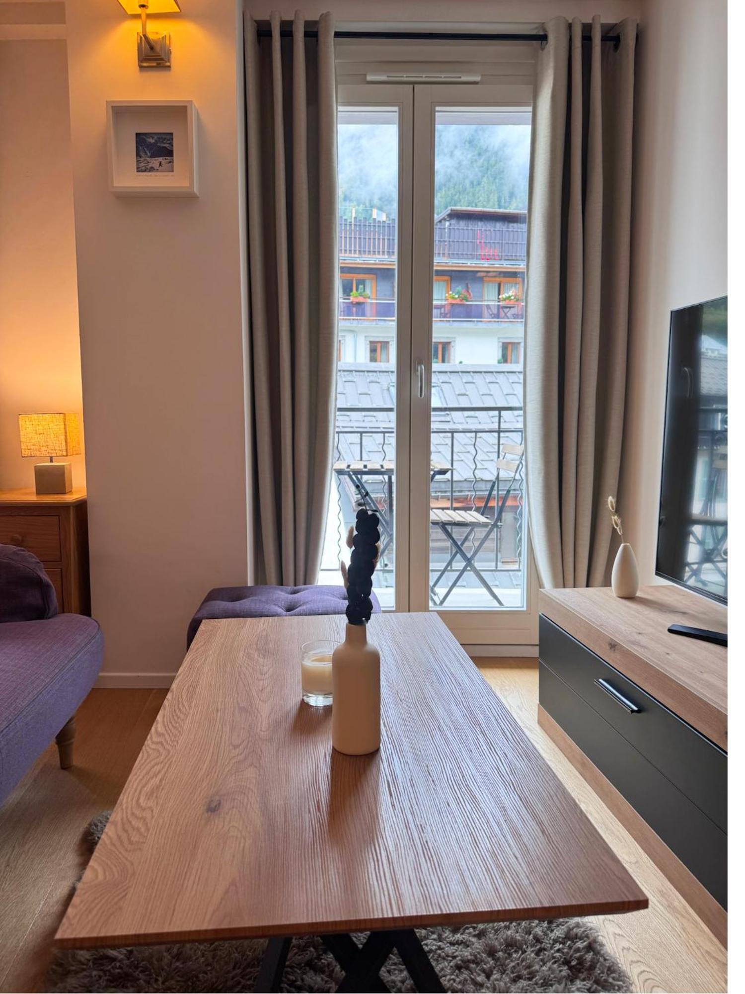 Modern 2-br In The Heart Of